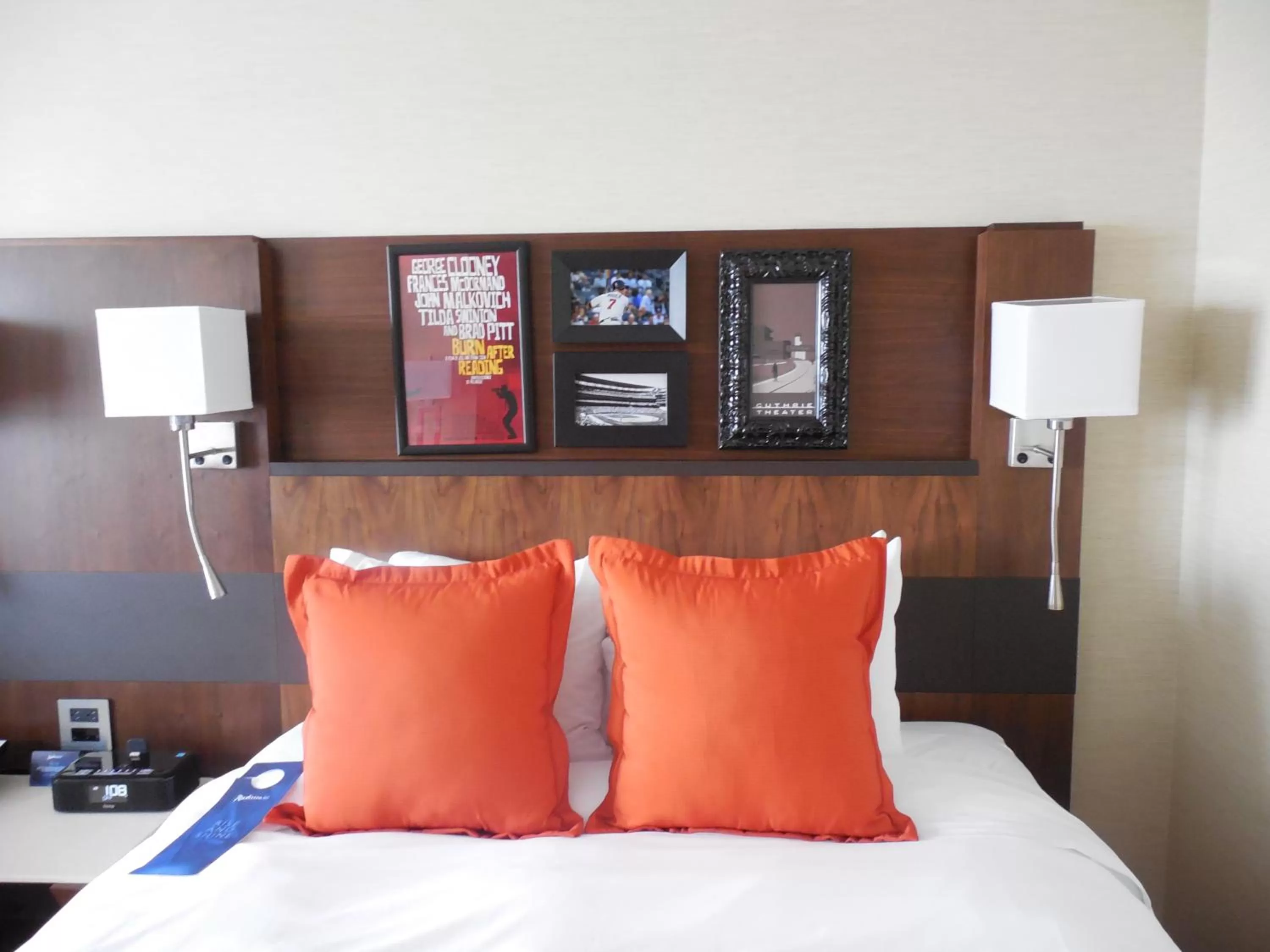 Bedroom, Bed in Radisson Blu Mall of America