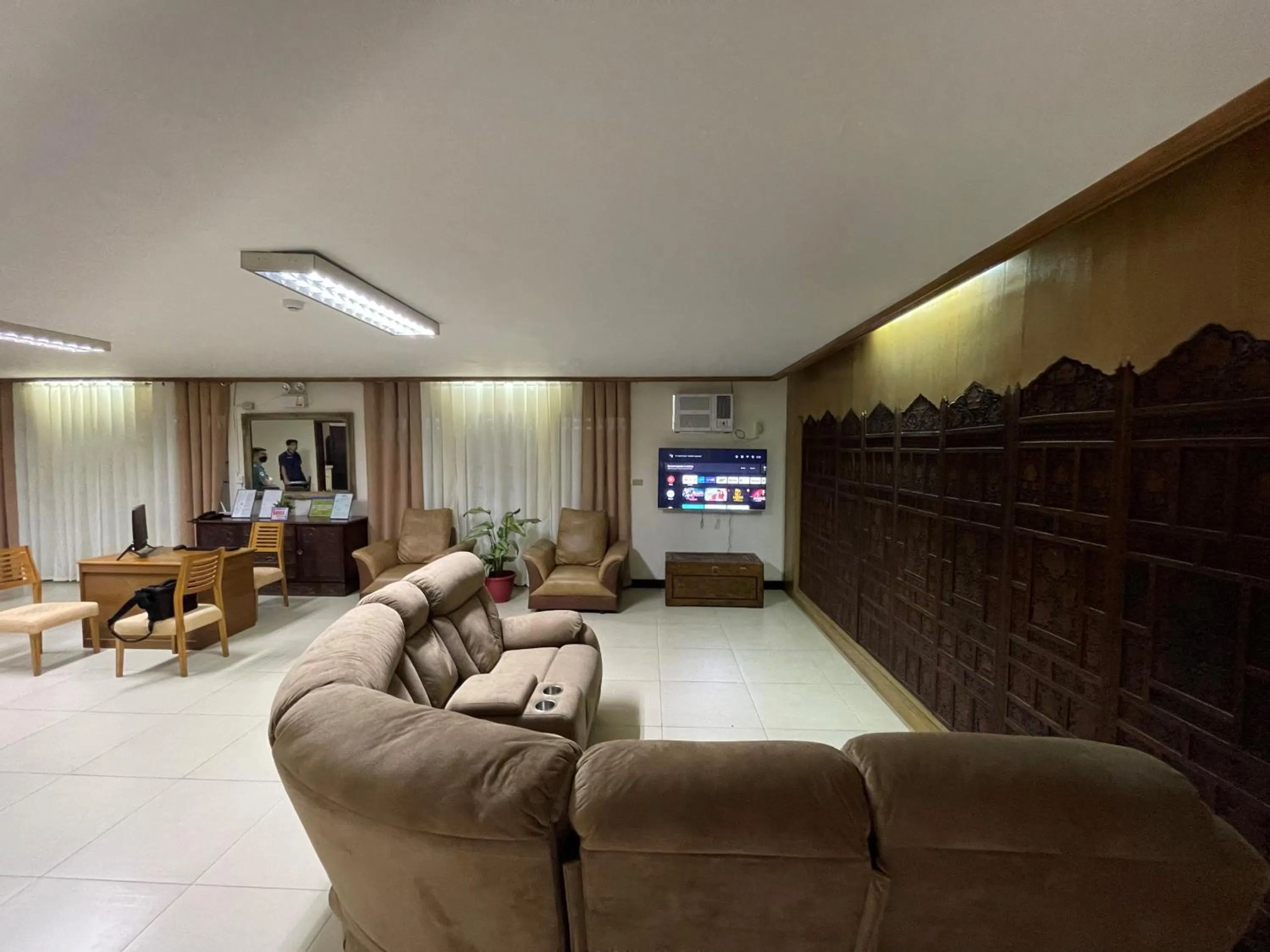 TV and multimedia in 1888 Staycation Inn by Cocotel