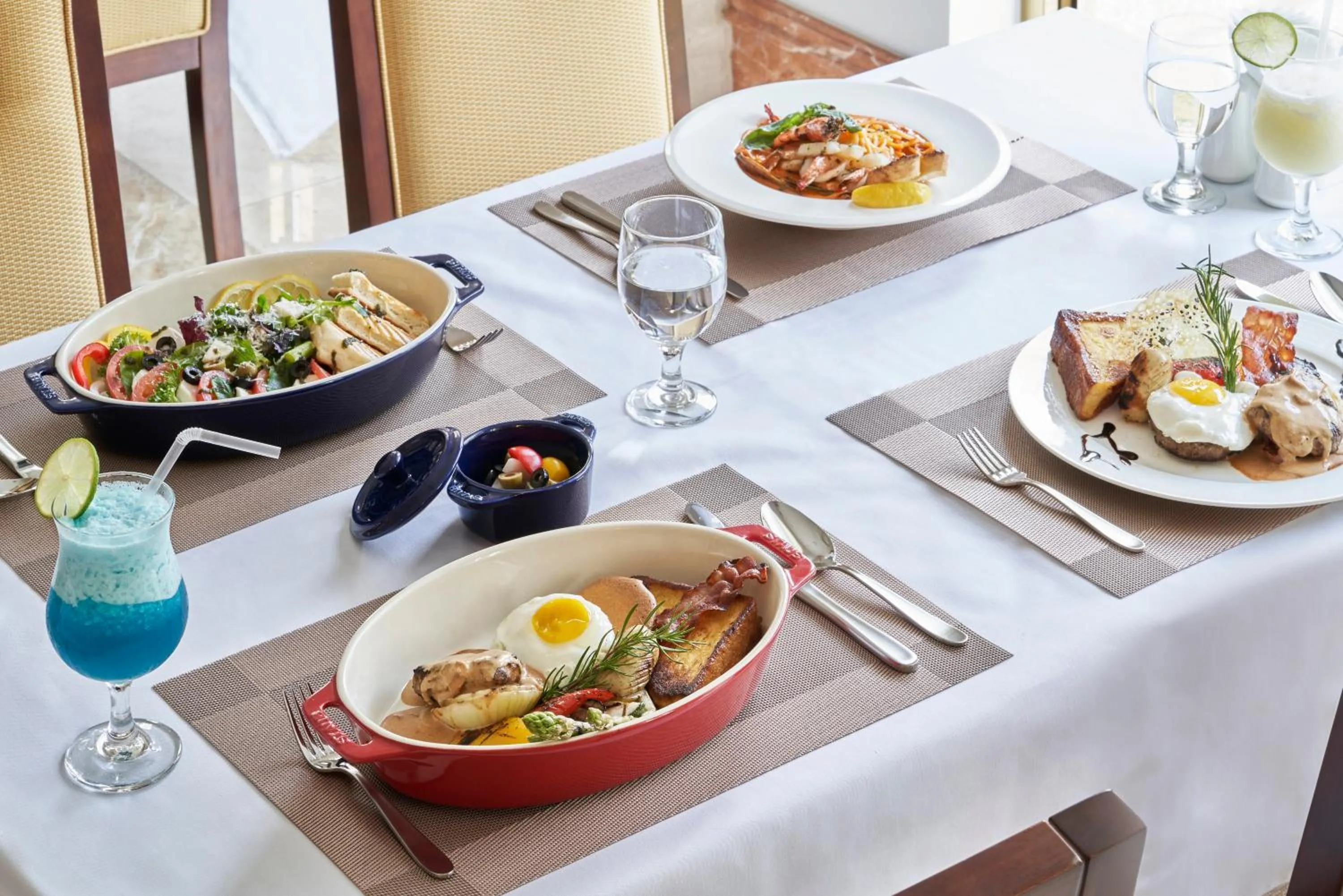 Restaurant/places to eat in GoldOne Hotel & Suites