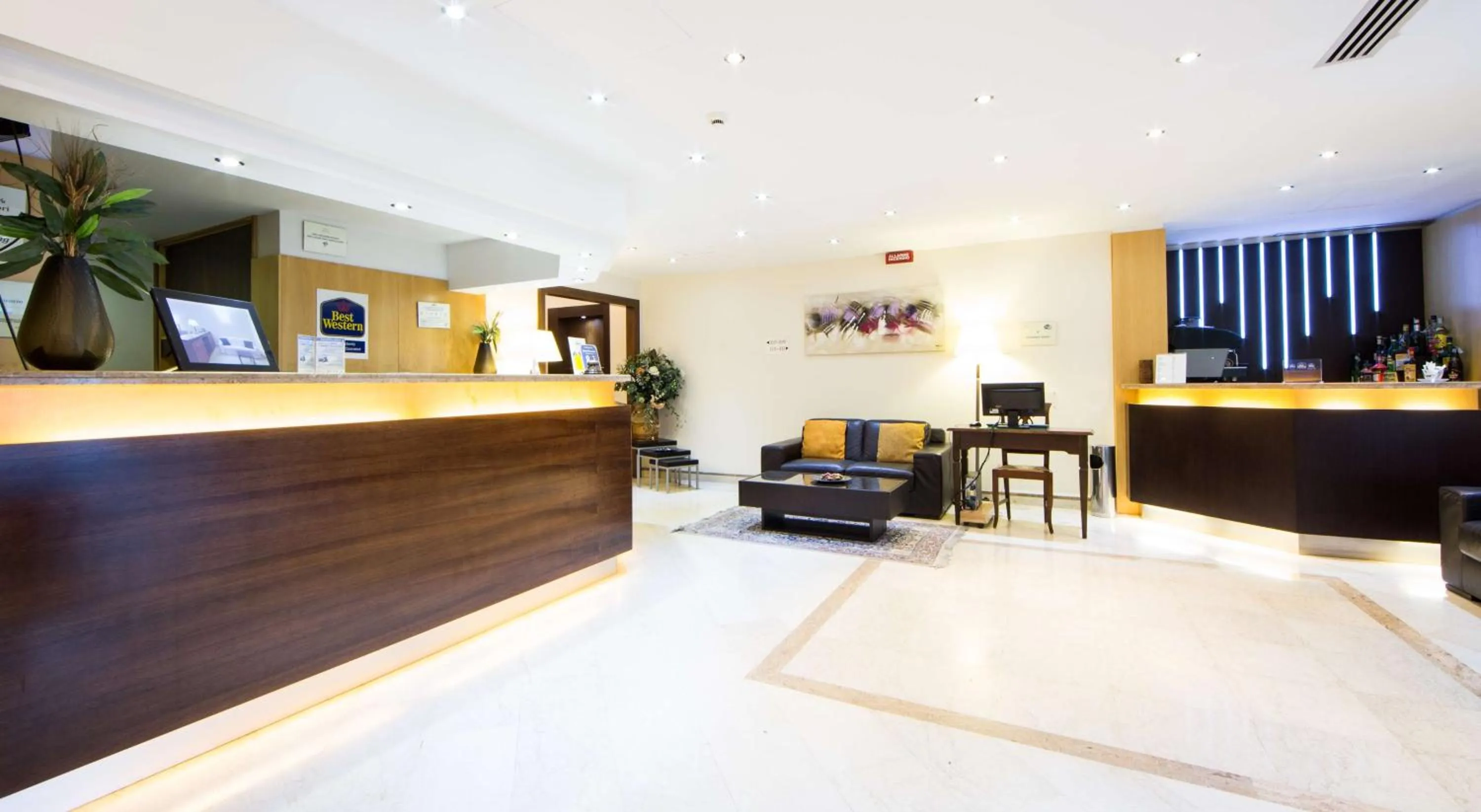 Lobby or reception in Suites & Residence Hotel