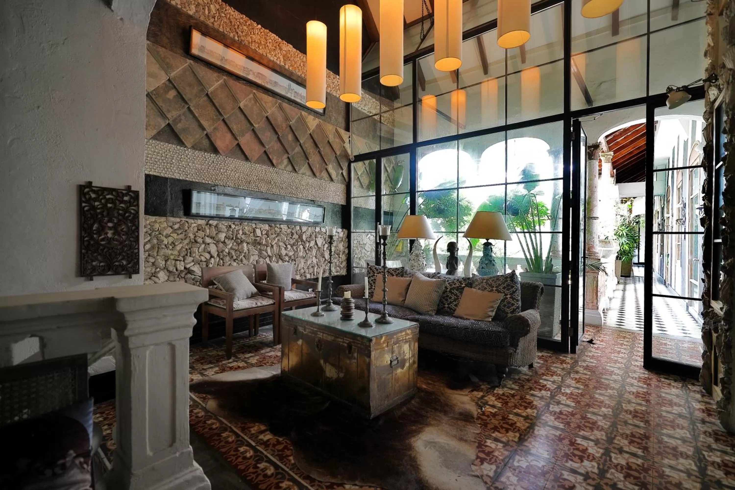 Library in Hotel Casa Lola Deluxe Gallery