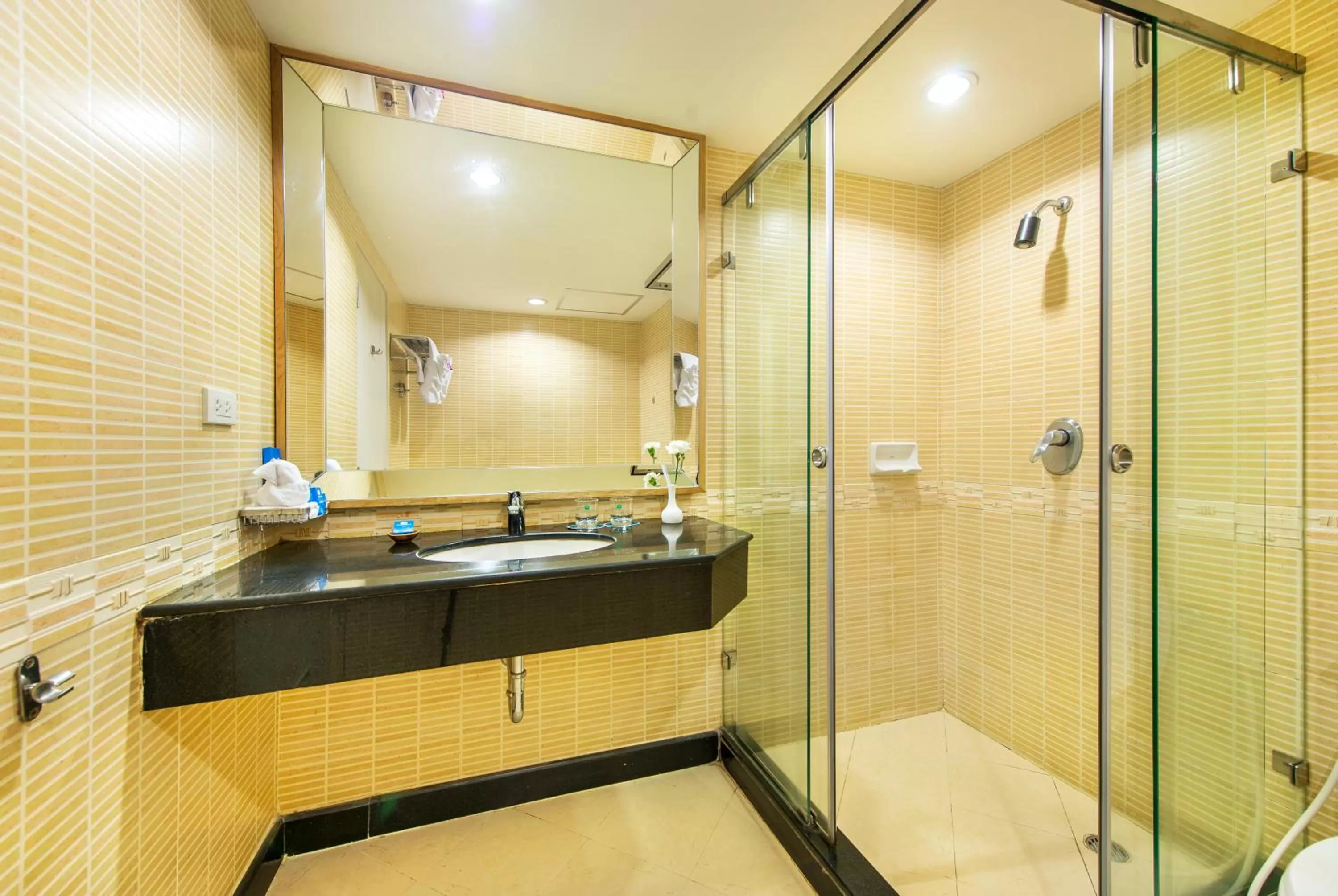 Bathroom in Jomtien Palm Beach Hotel and Resort