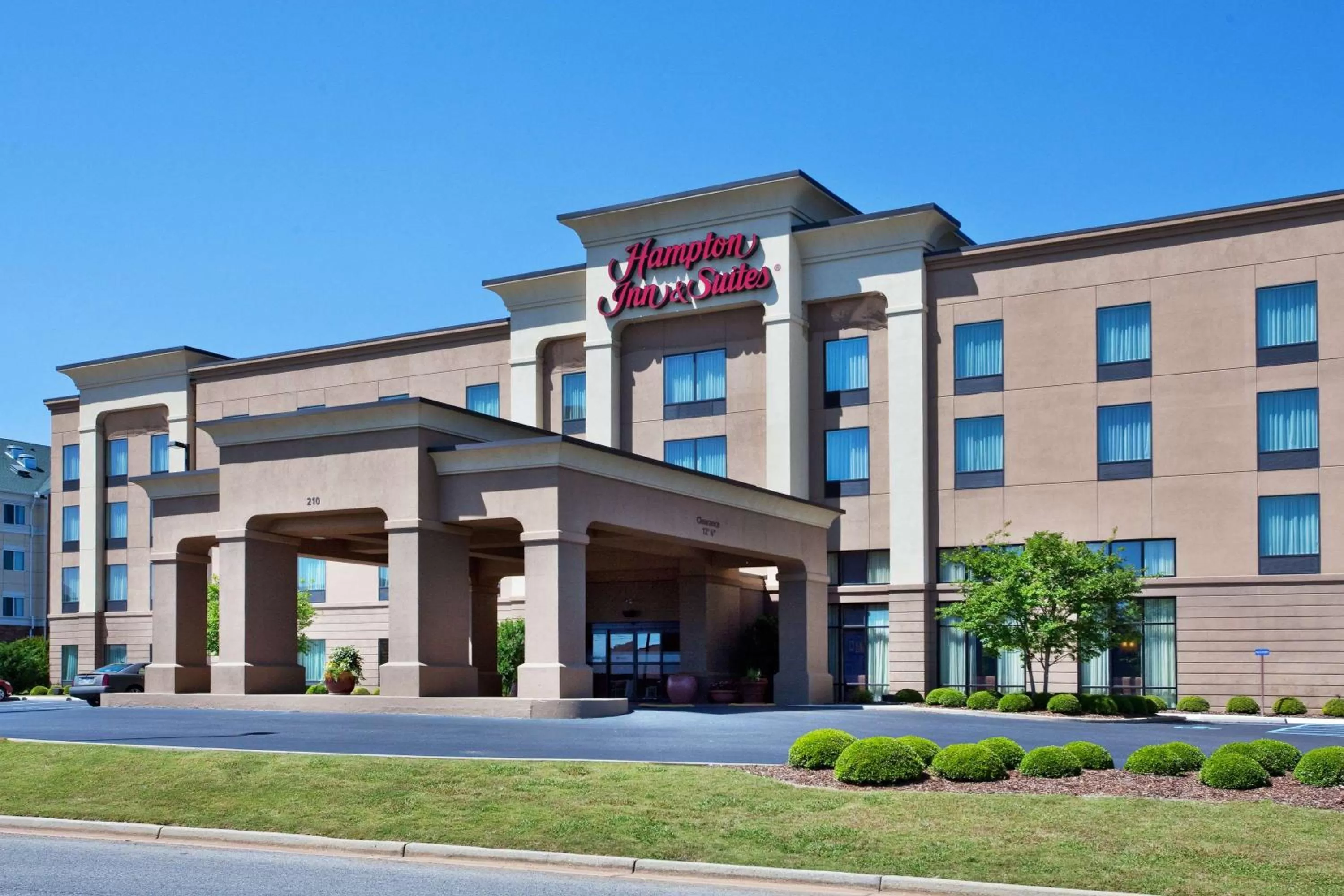 Property building in Hampton Inn & Suites Oxford-Anniston