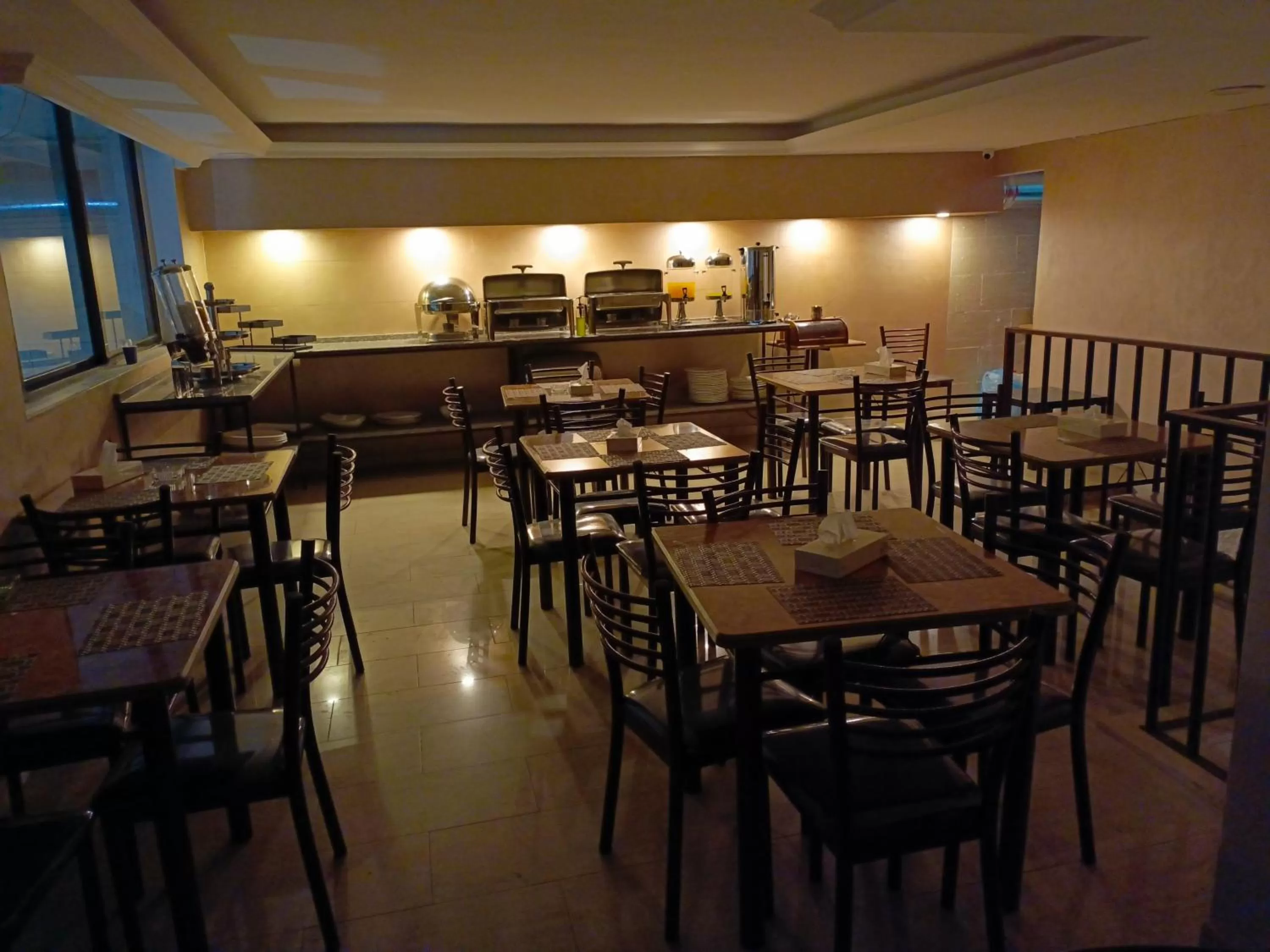Restaurant/Places to Eat in Rayan Hotel Suites