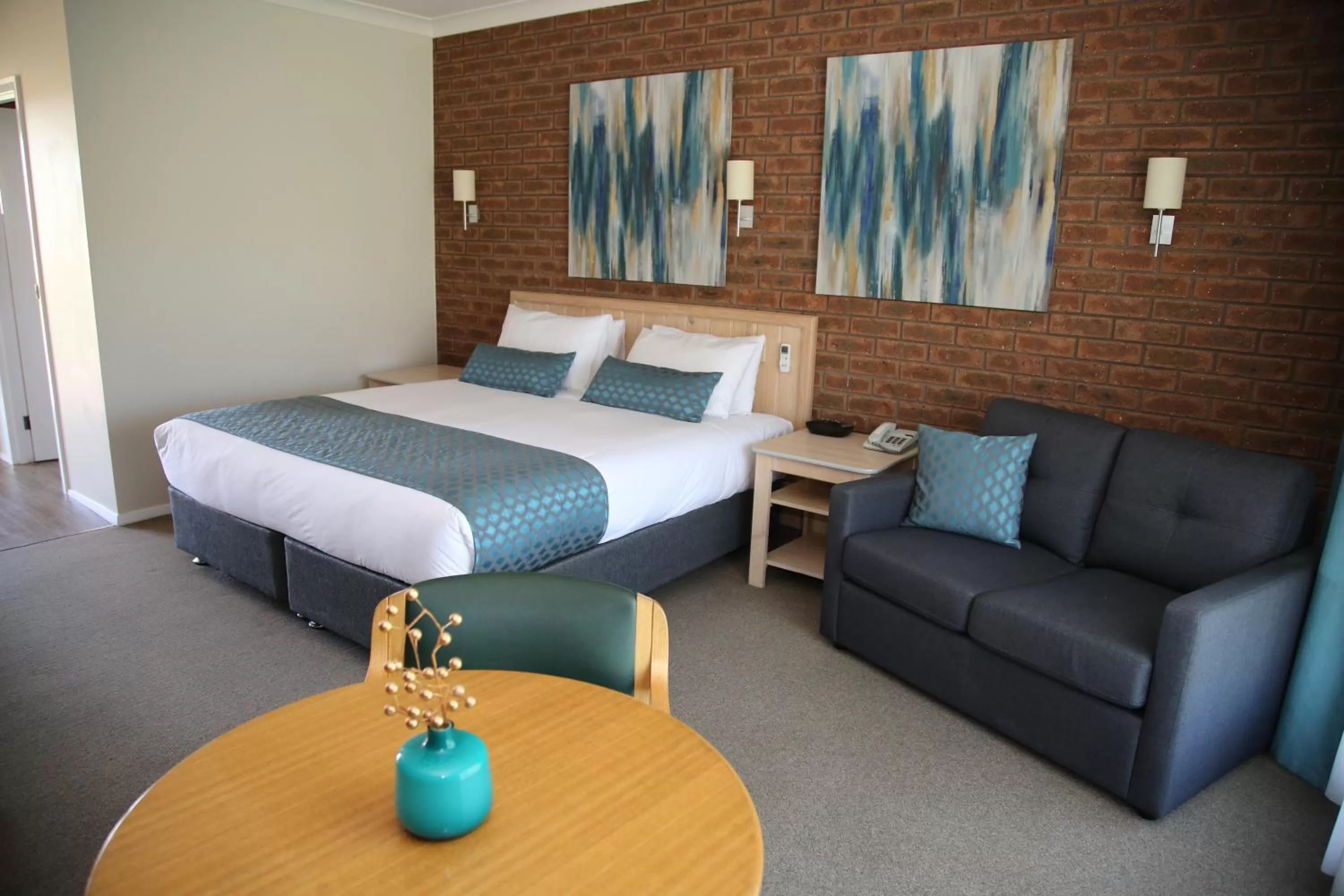 Bed in Howlong Golf Resort