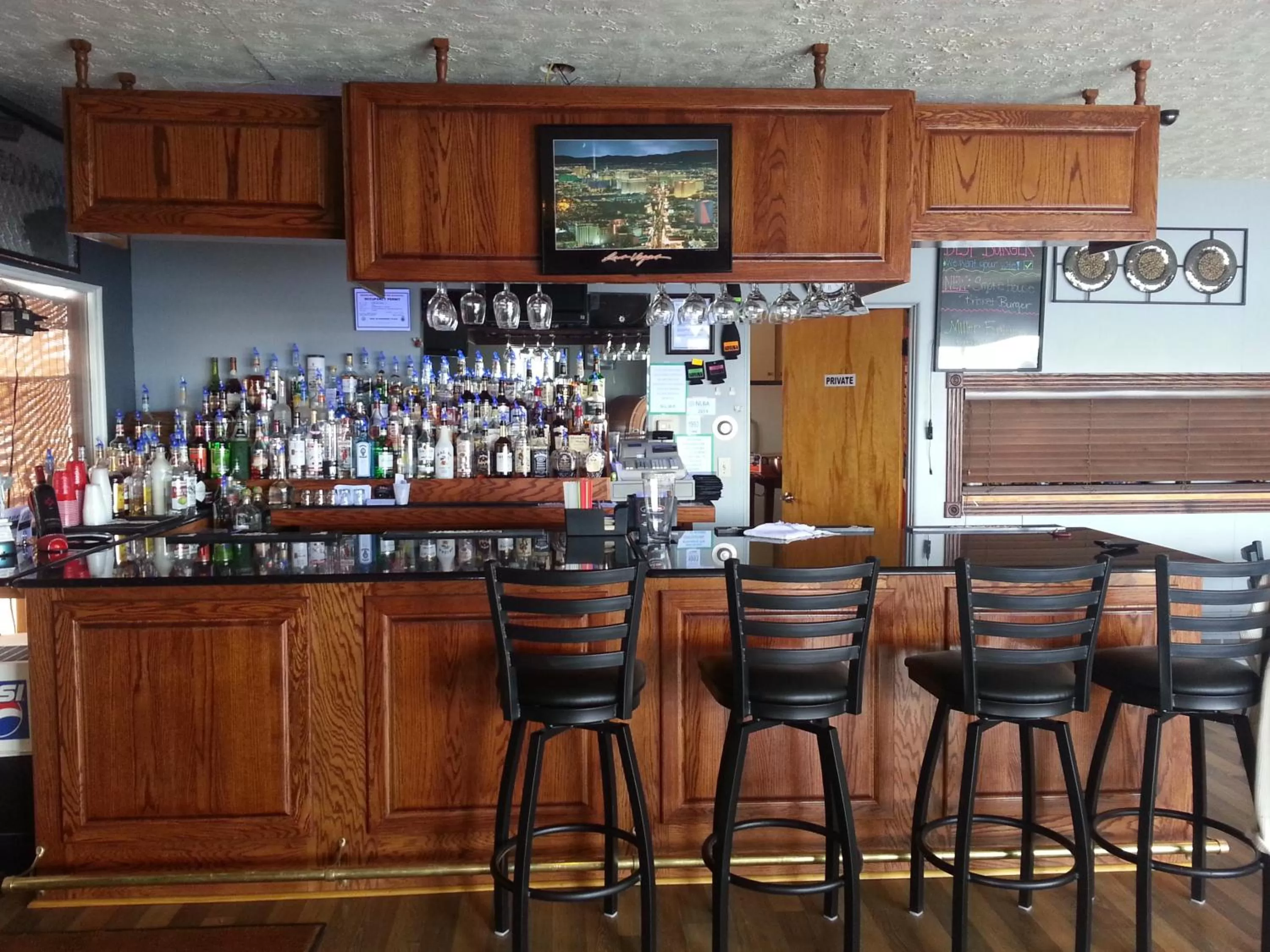 Lounge or bar in Raine Motel