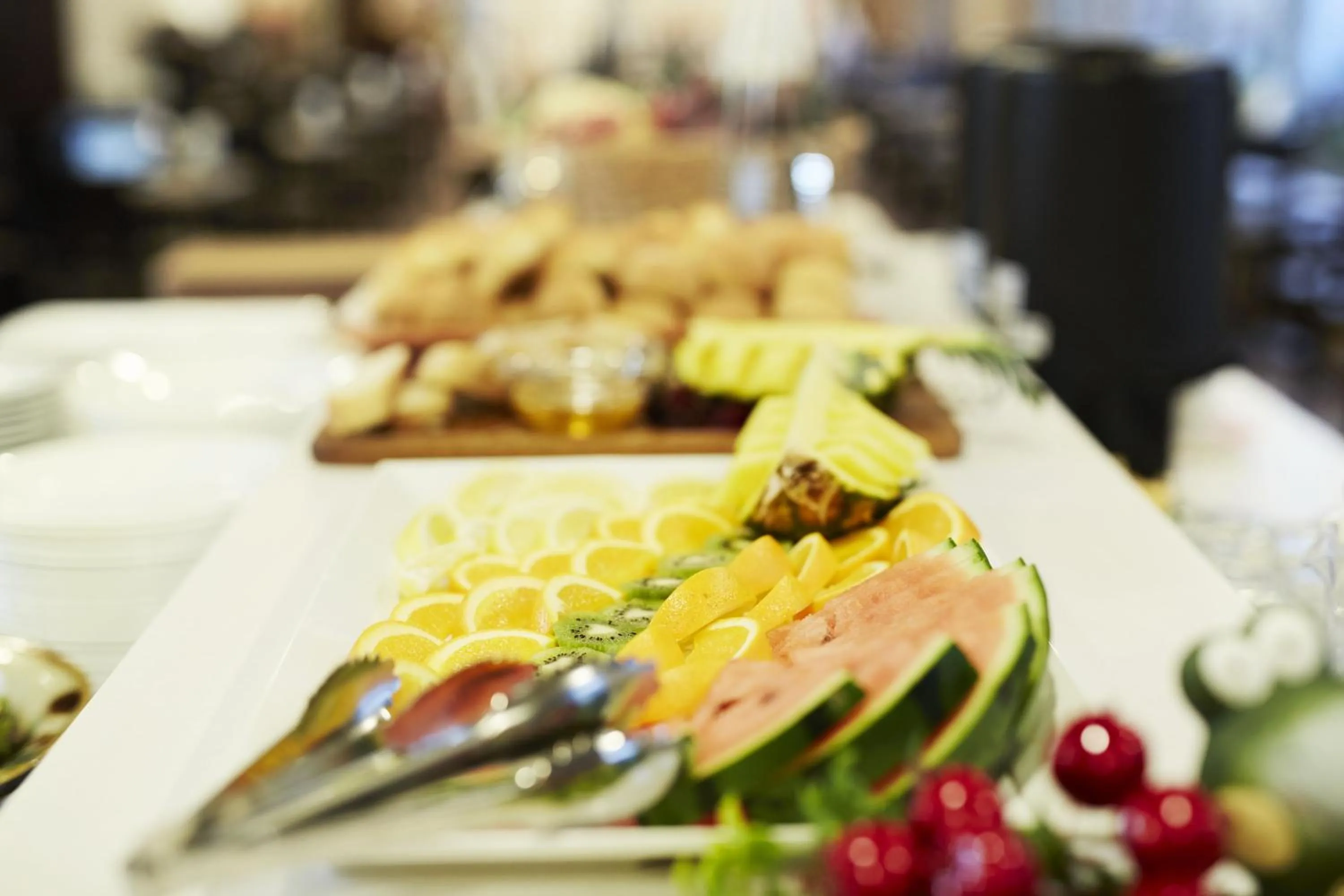 Restaurant/places to eat in Hotel Azat Naha