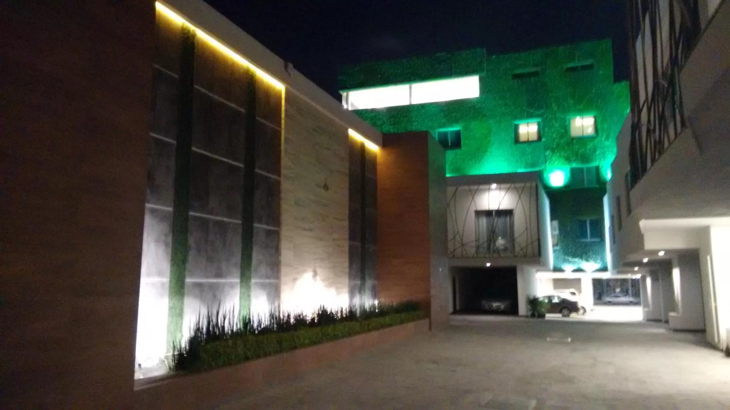 Property building in Hotel 5 de Mayo