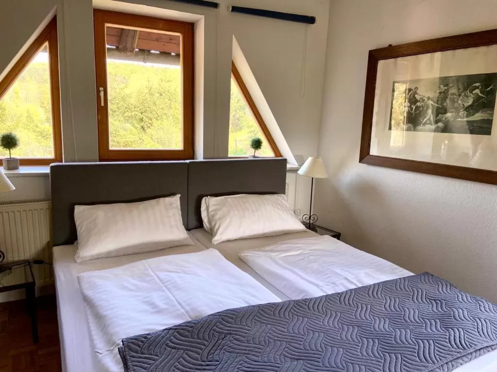 Bed in Hotel Weiße Mühle