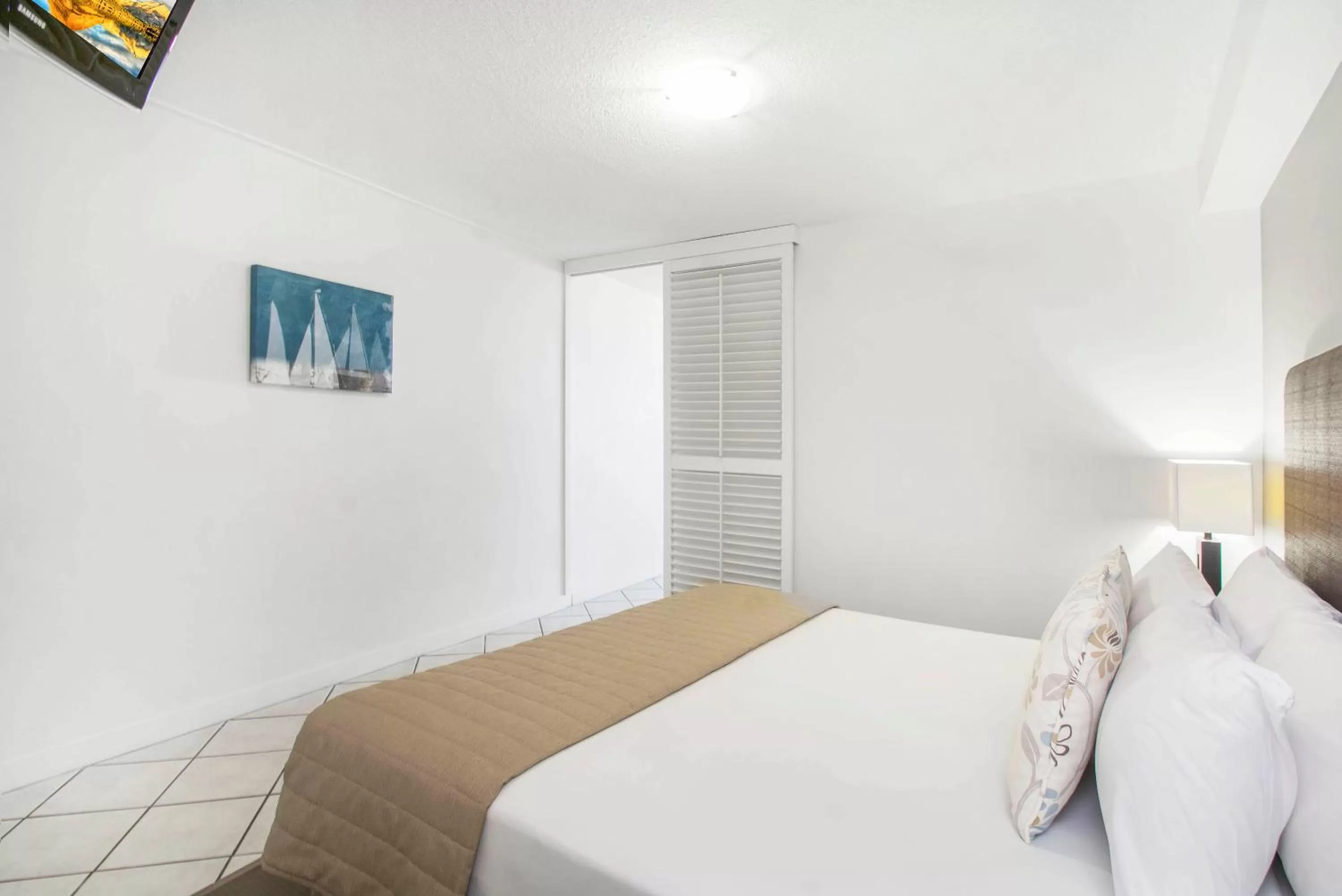 Bedroom, Bed in Mantra Mooloolaba Beach