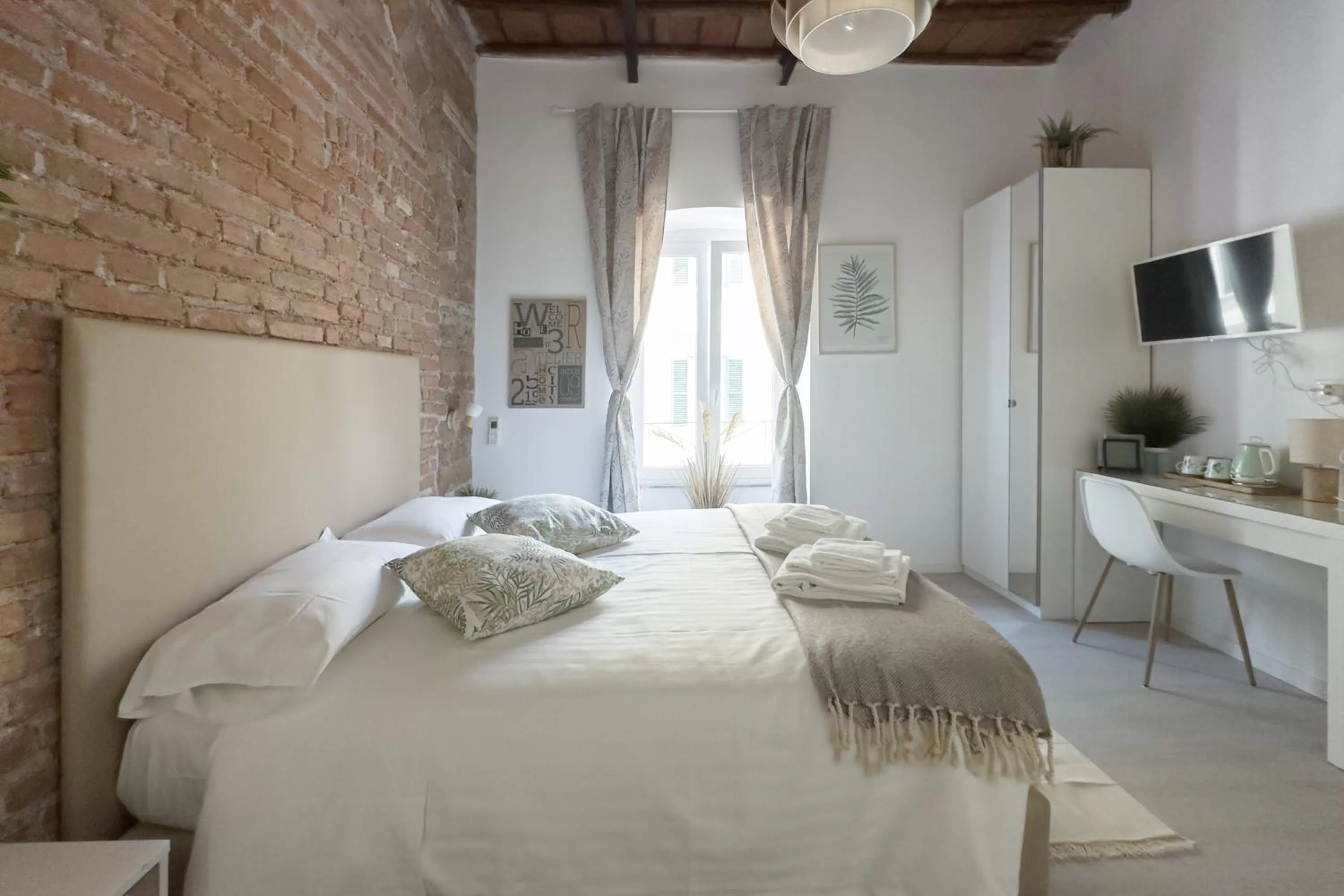 Bed in White Ostilia B&B