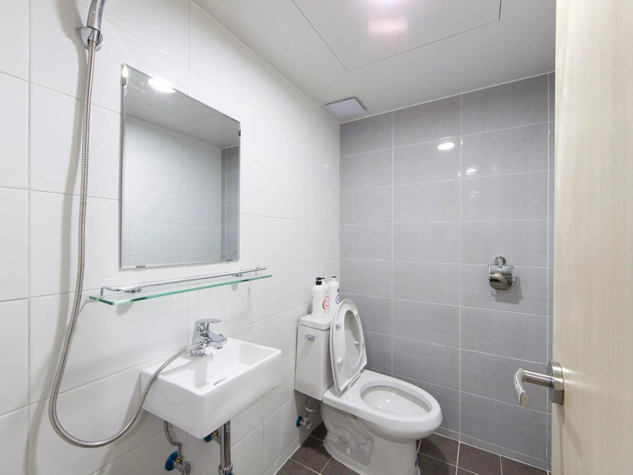 Bathroom in K-Grand Hostel Gangnam1