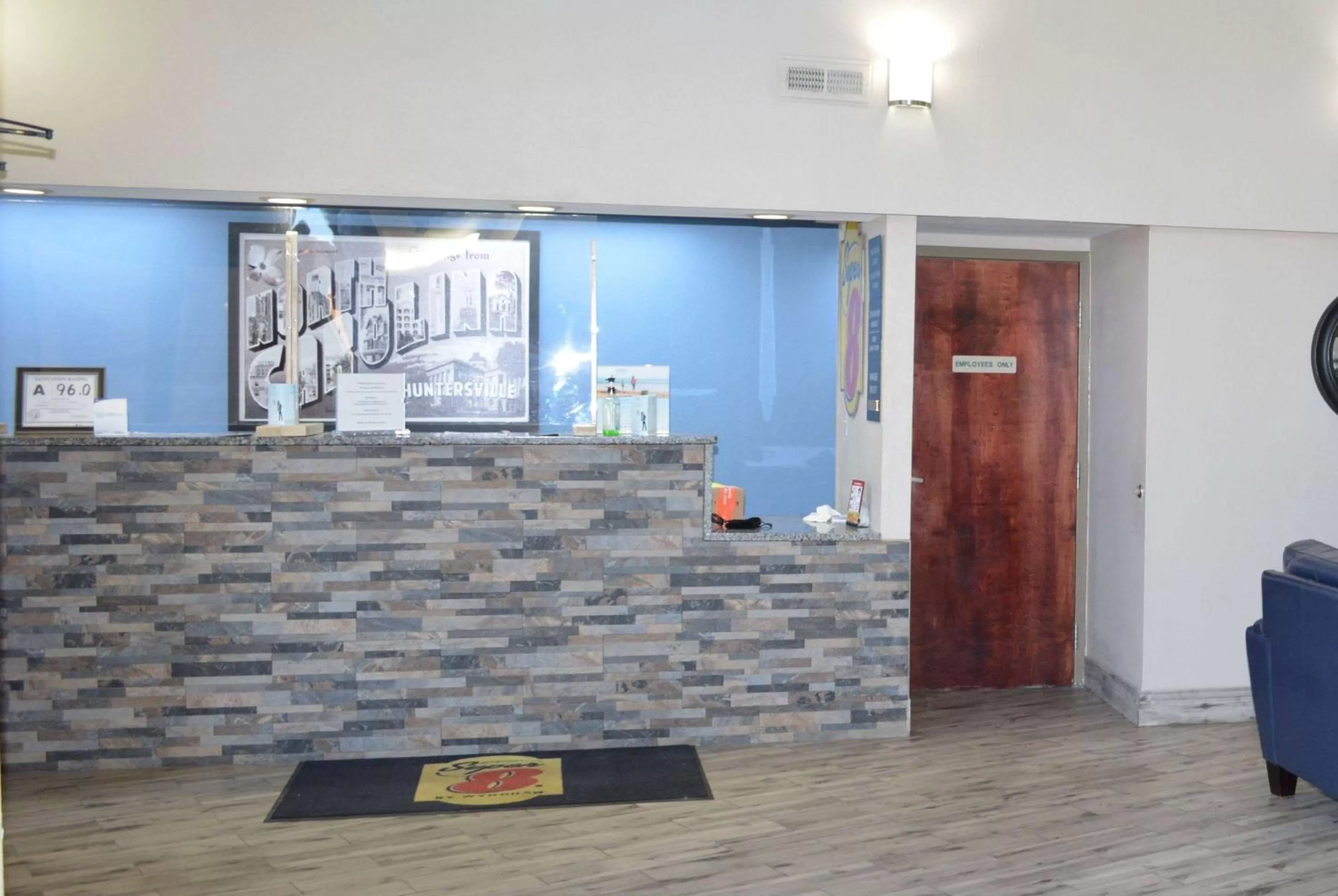 Lobby or reception in Super 8 by Wyndham Huntersville/Charlotte Area
