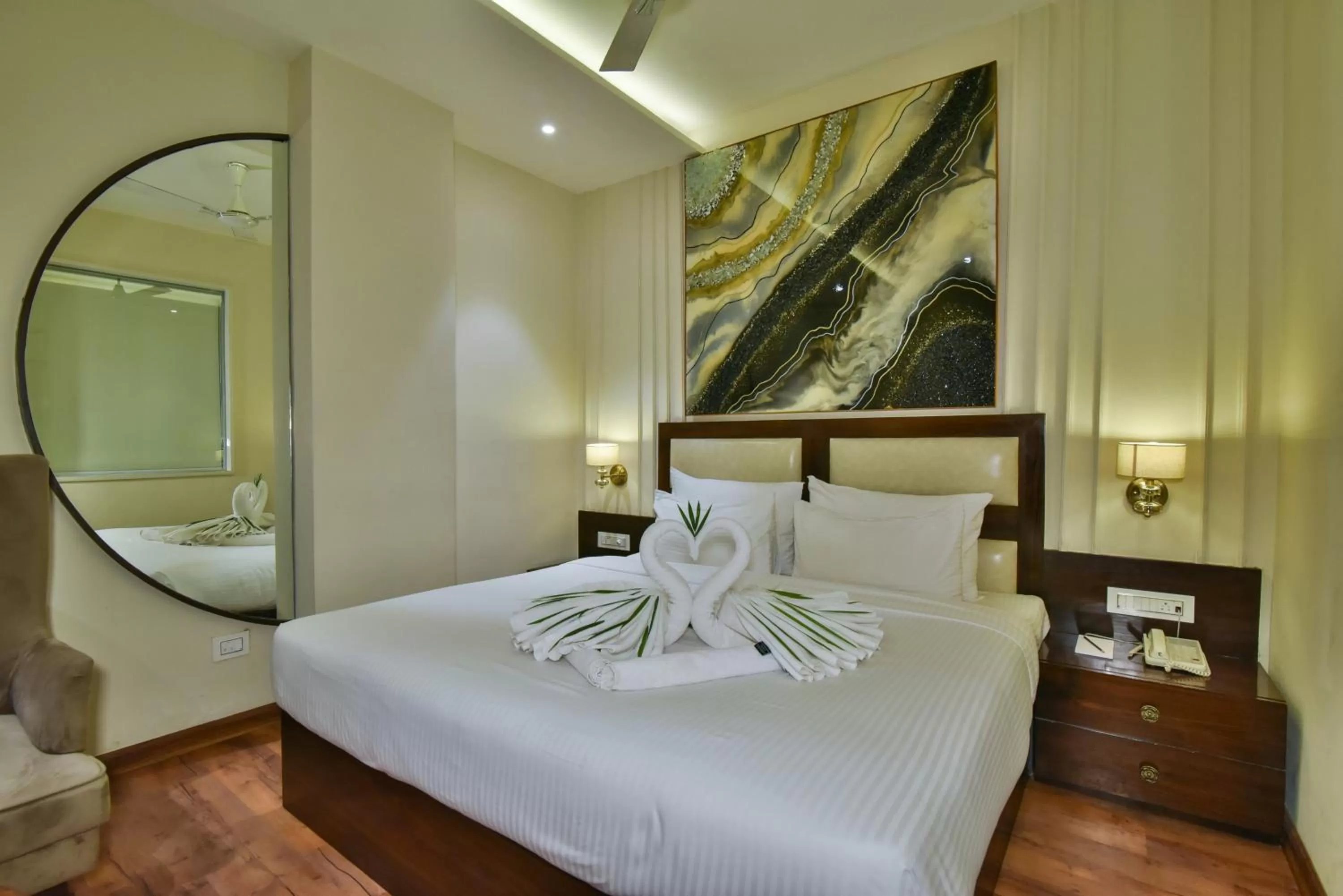 Bed in Hotel BR Grand -Near Golden Temple