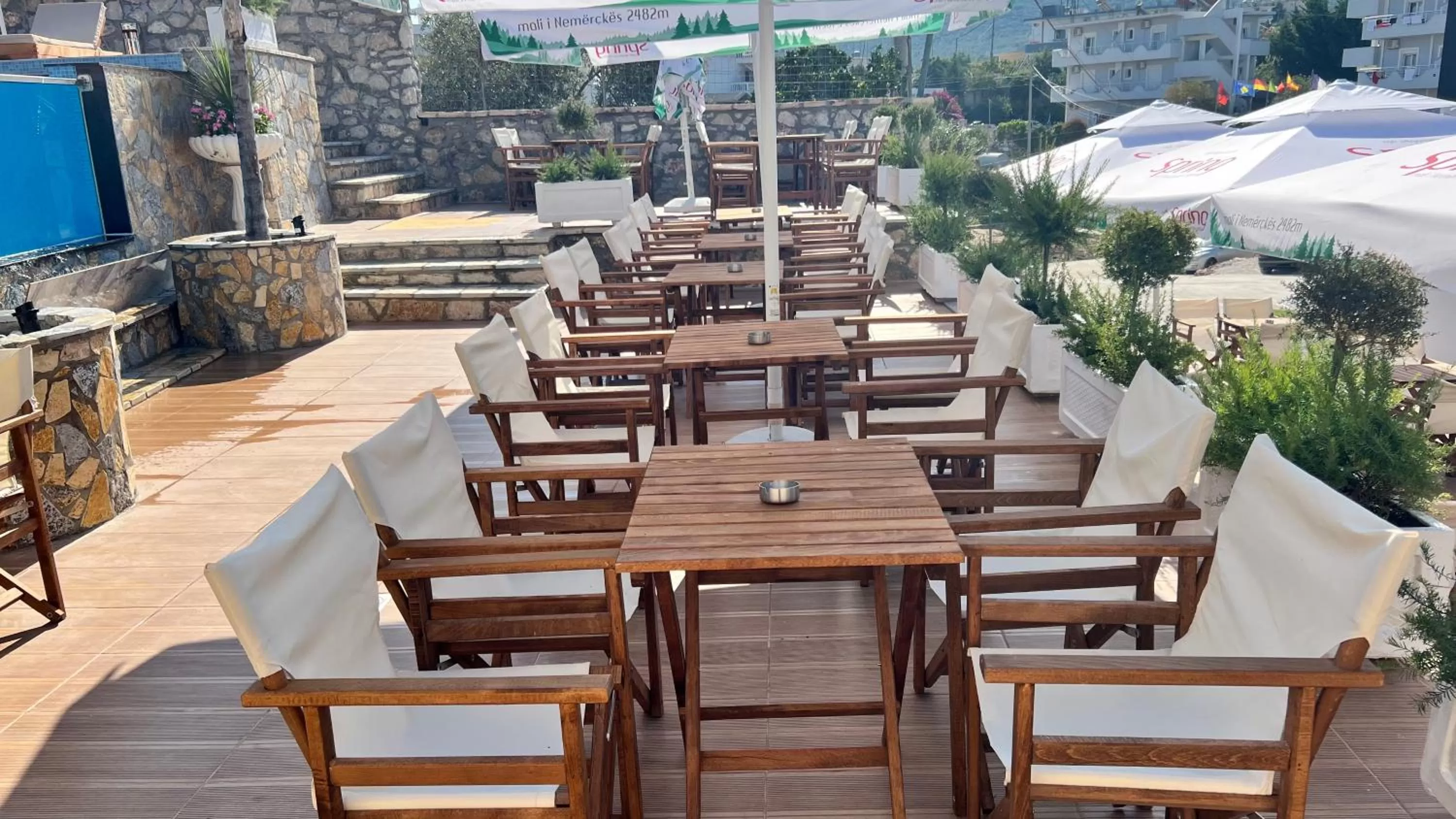 Restaurant/Places to Eat in Hotel Memaj