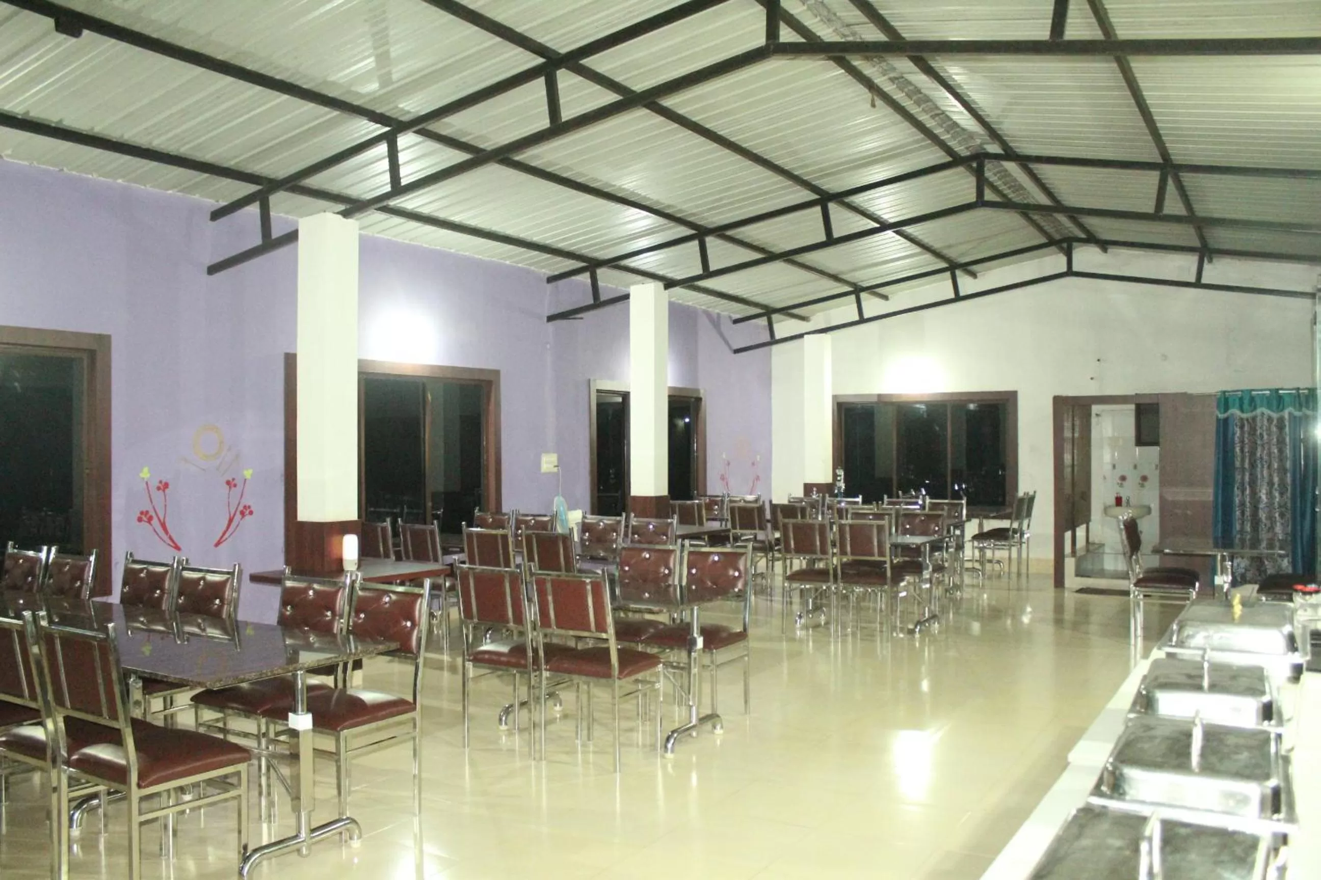 Restaurant/Places to Eat in Greenwood Resort