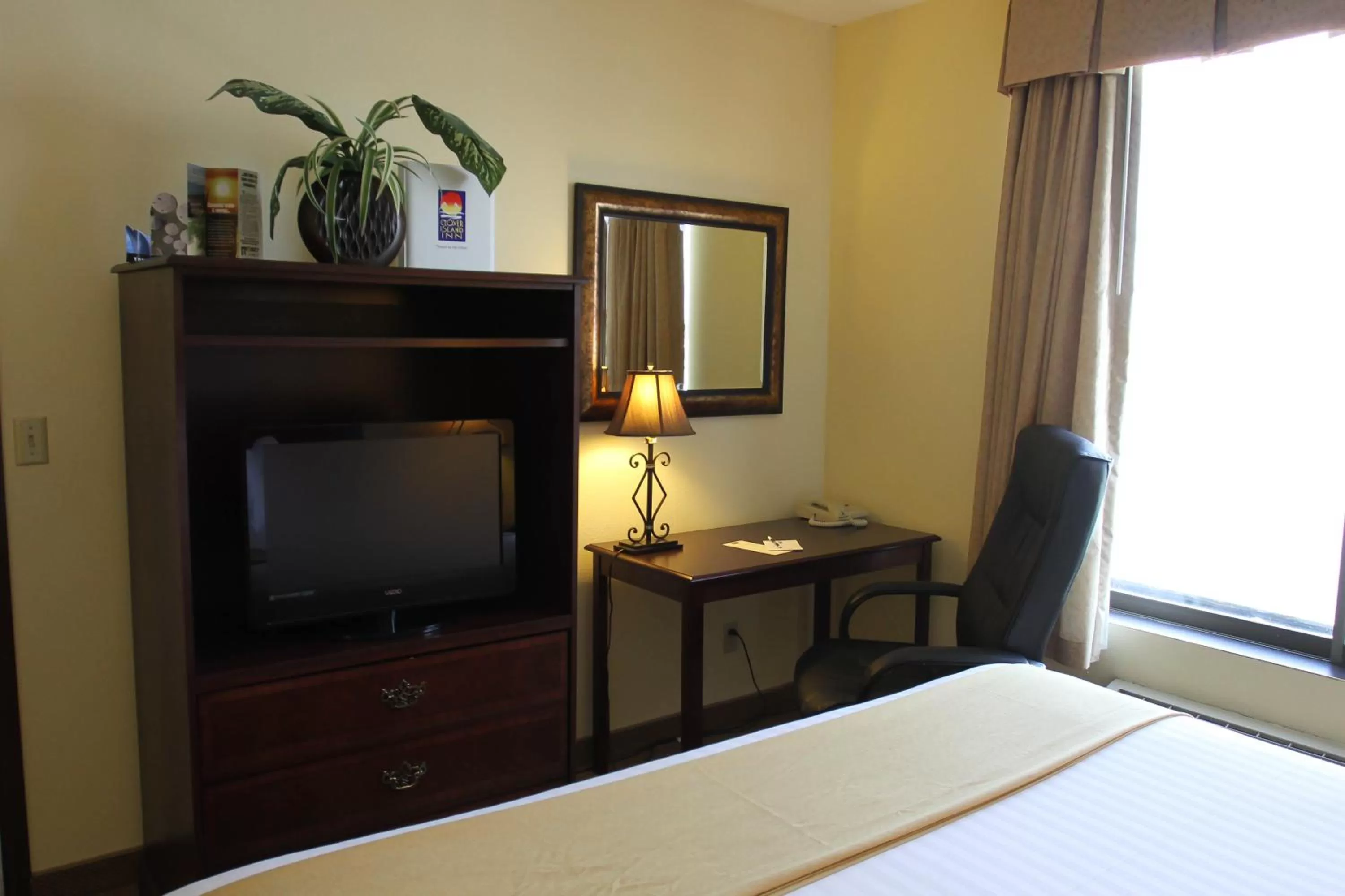 Bed in Clover Island Inn