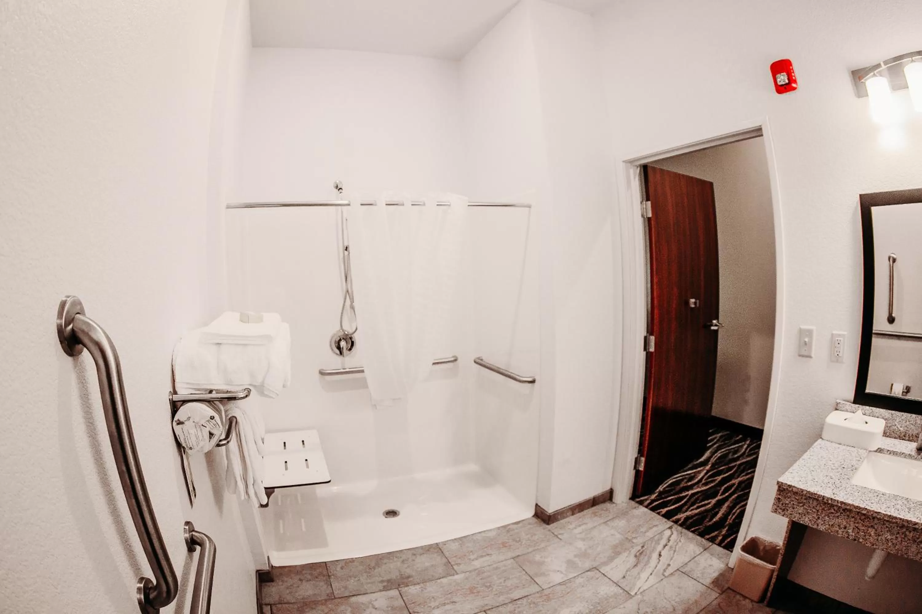 Shower in Cobblestone Hotel & Suites International Falls