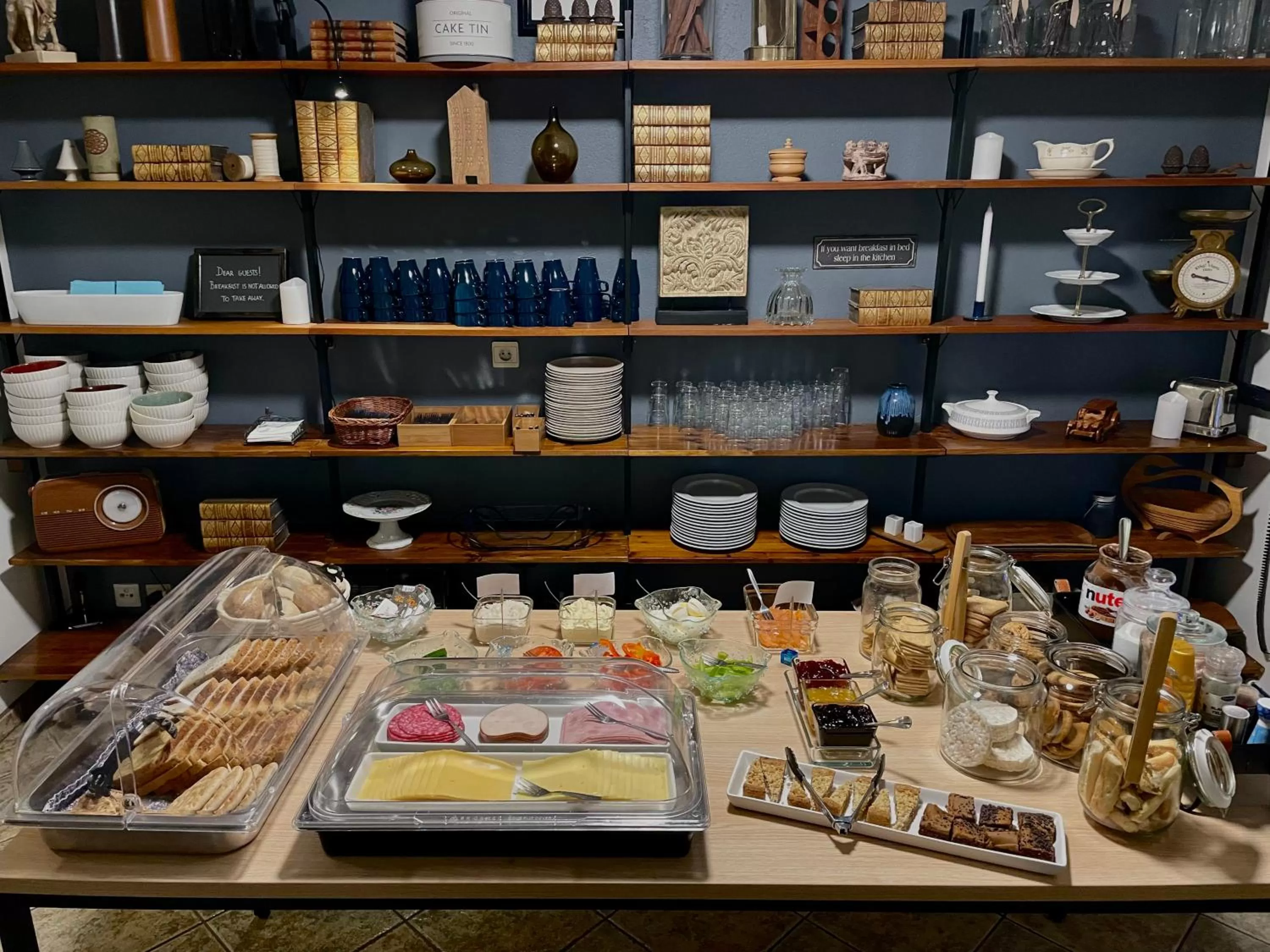 Food and drinks in Guesthouse Bitra B&B