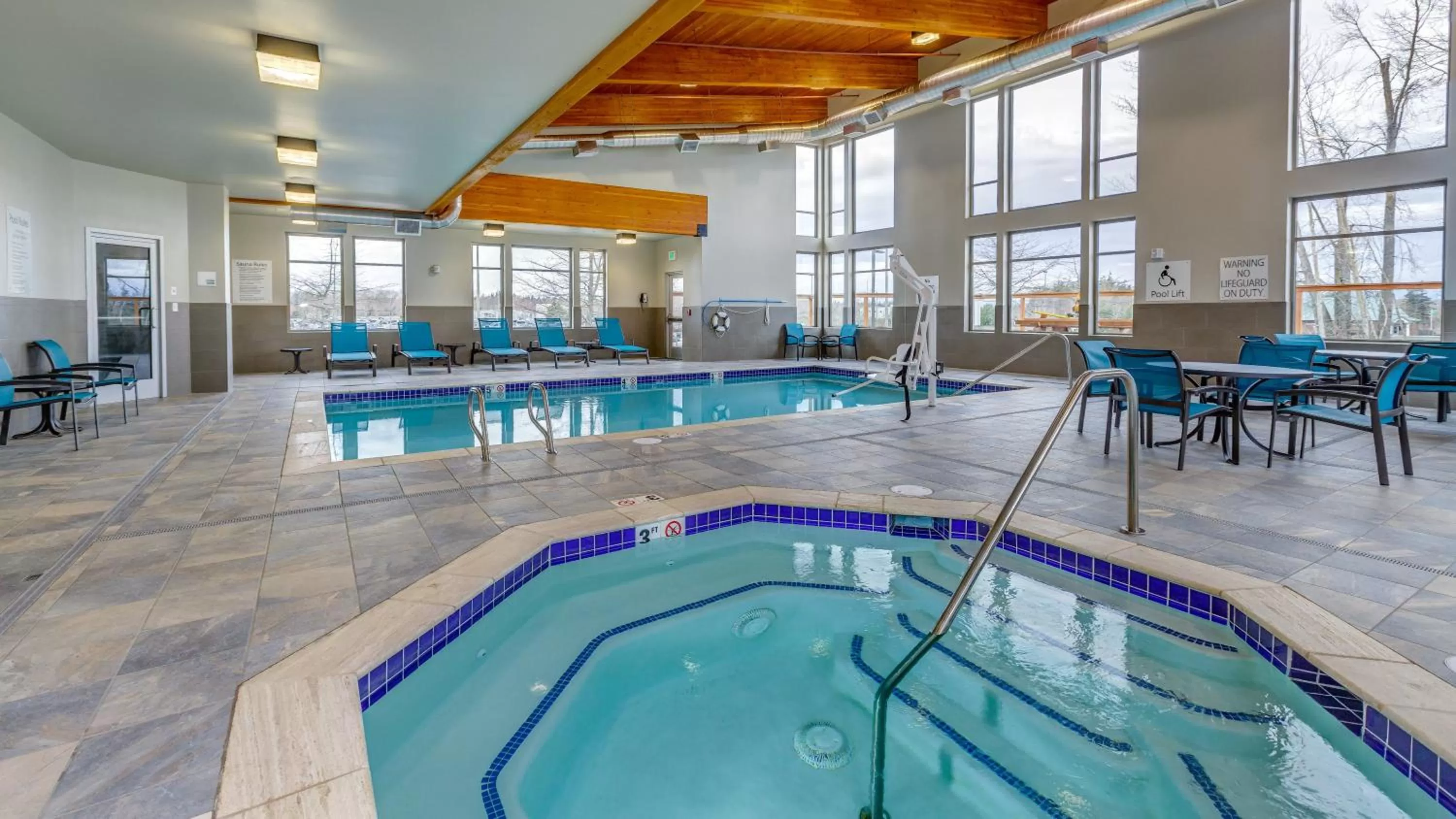 Swimming pool in Holiday Inn & Suites Bellingham by IHG