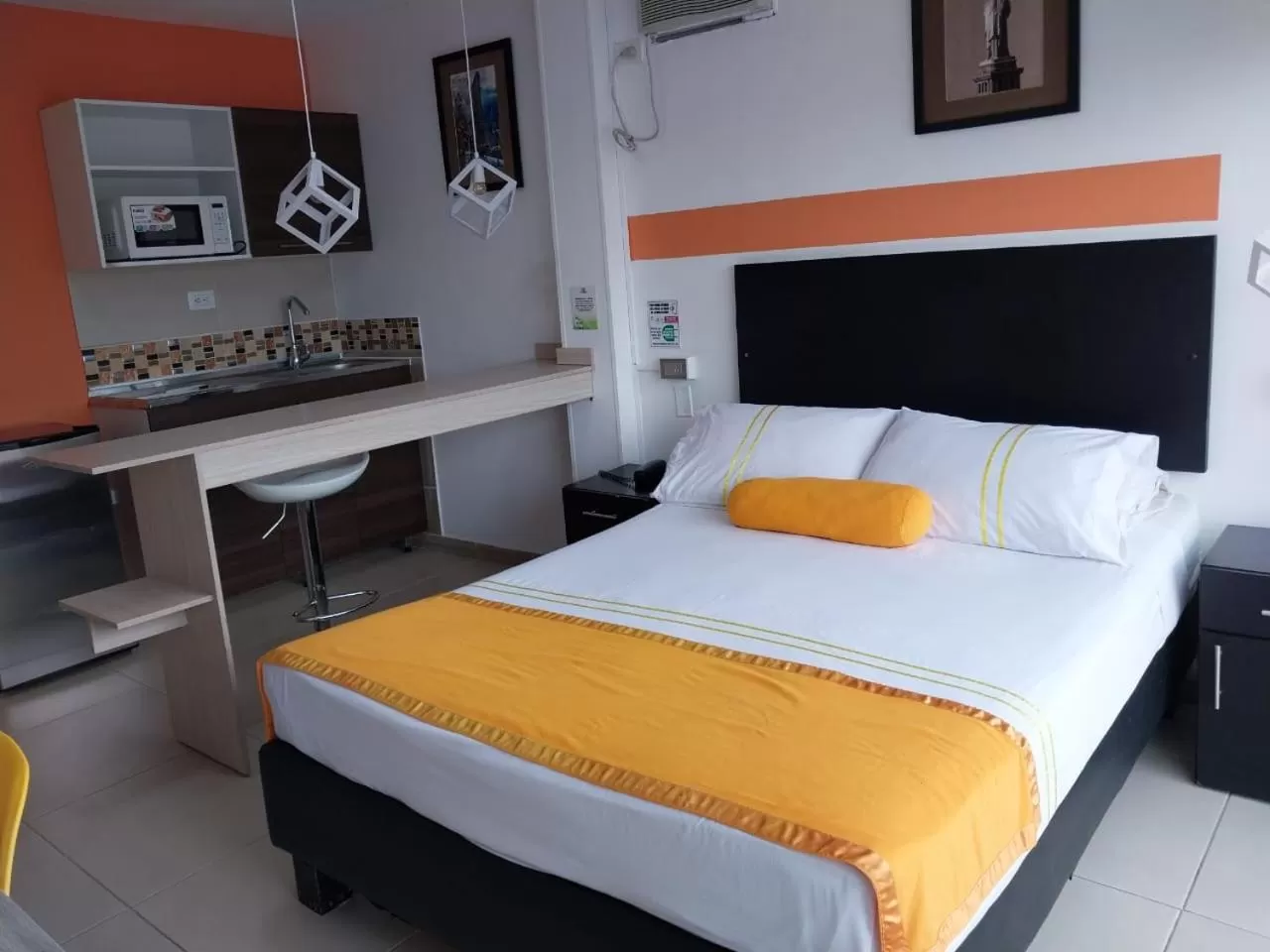 Balcony/Terrace, Bed in HOTEL COLOURS Cali