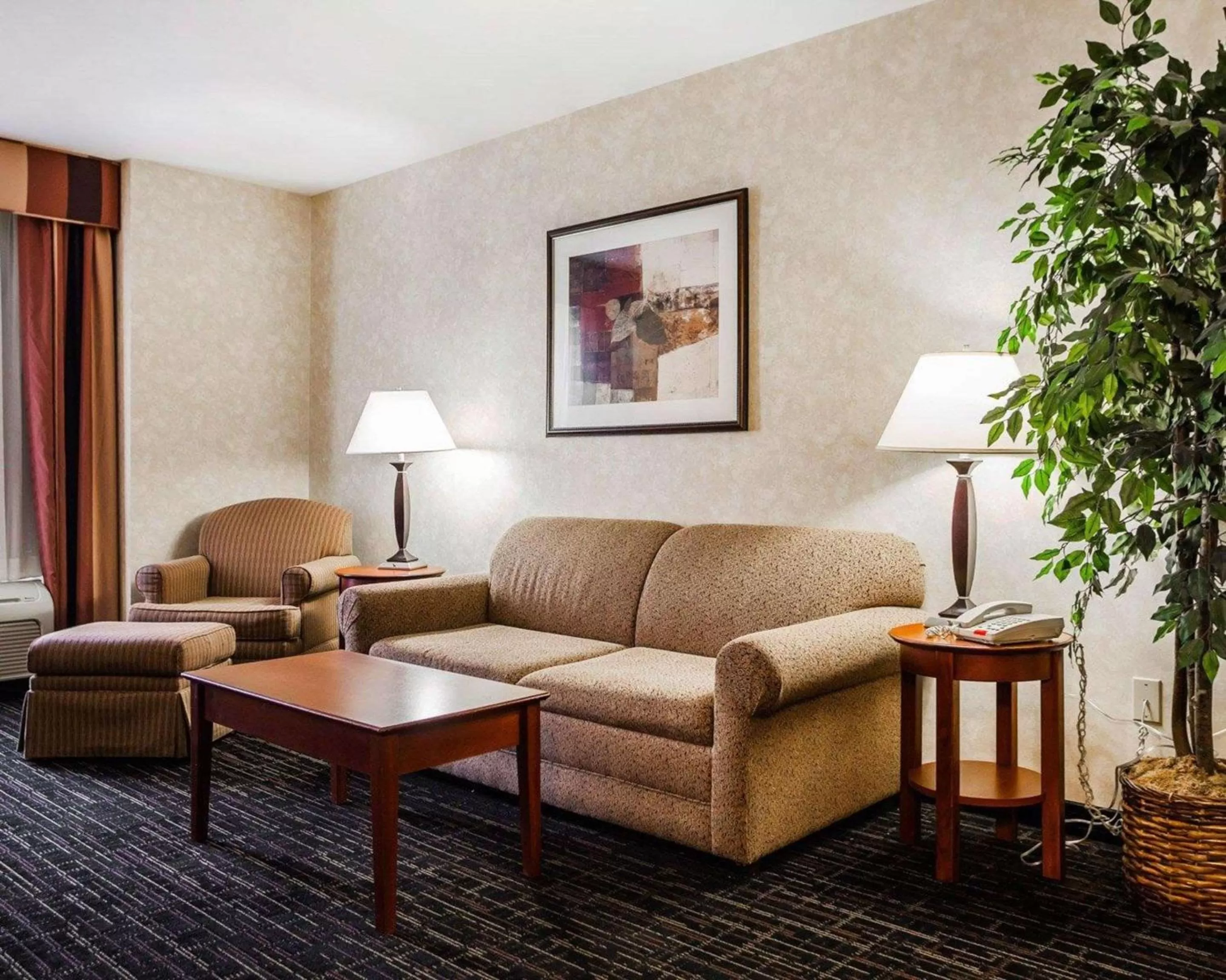 Photo of the whole room in Comfort Suites Independence - Kansas City