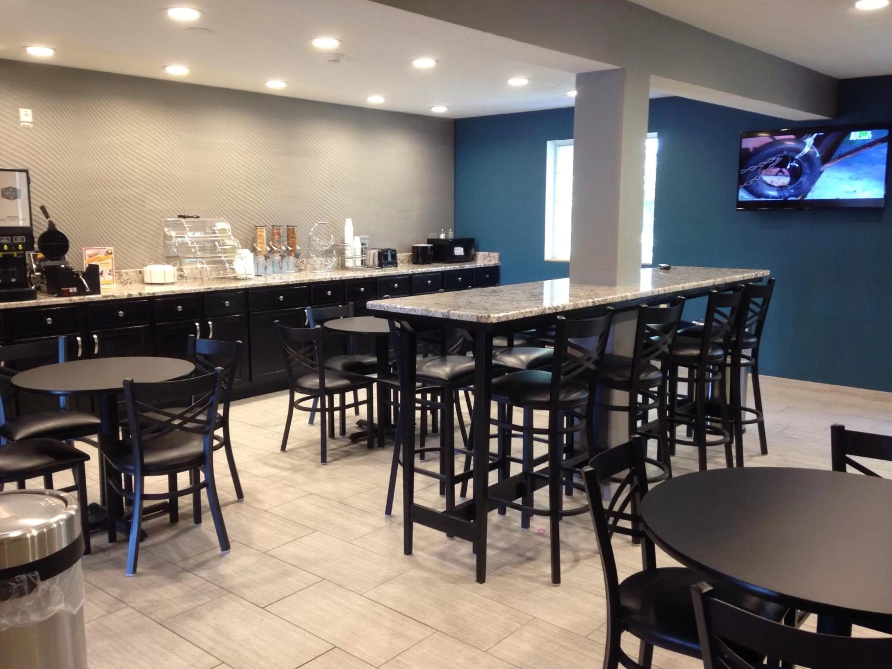 Dining area in Victorian Inn