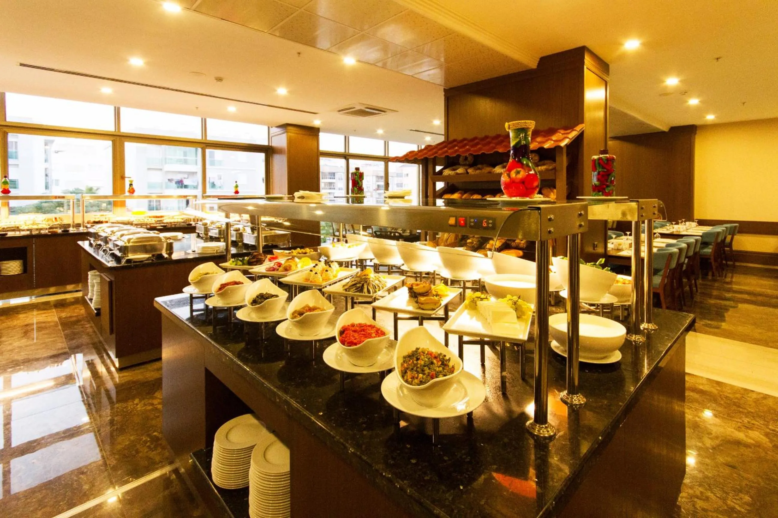 Restaurant/places to eat in SKY Business Hotel