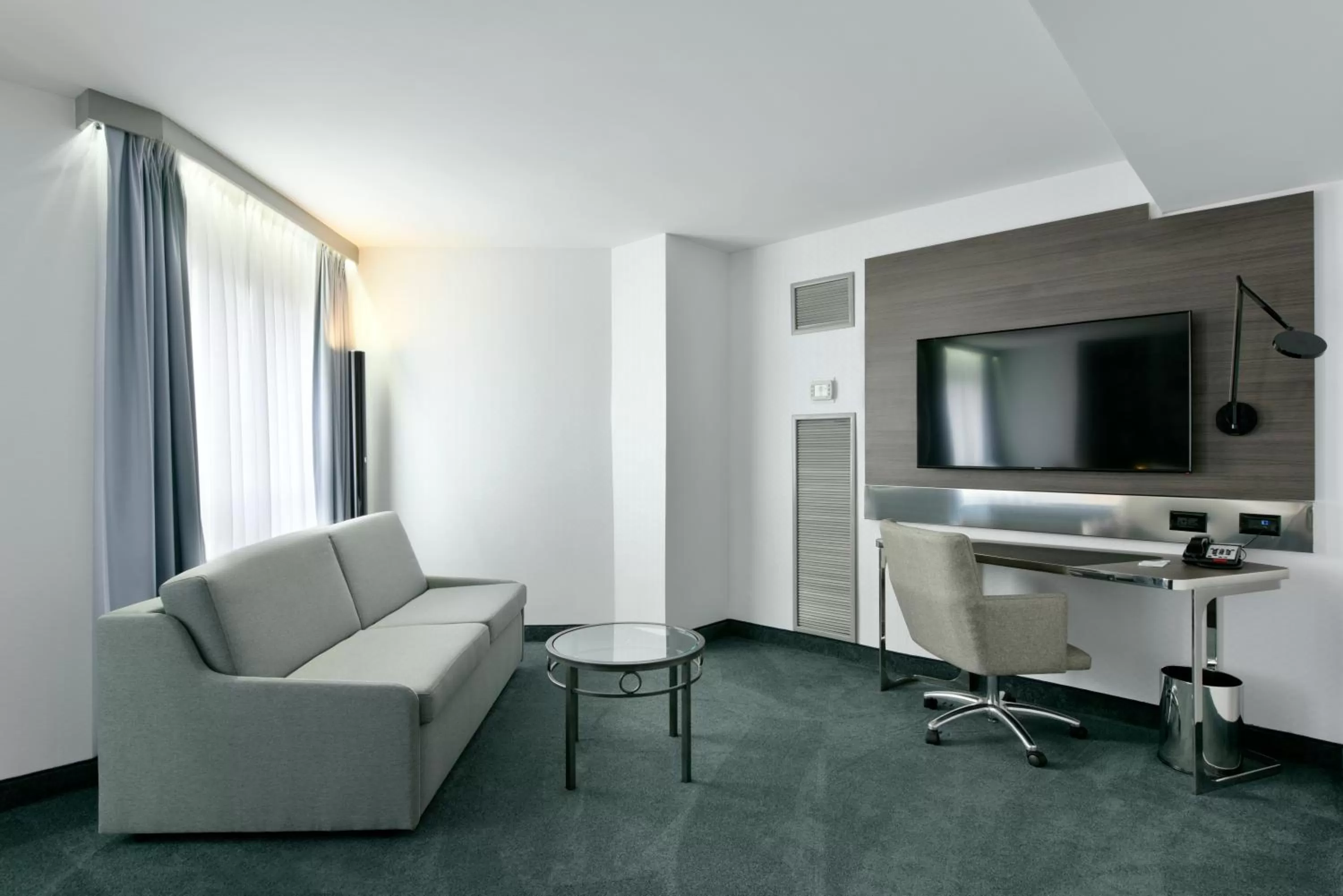 Photo of the whole room in Novotel Ottawa City Centre Hotel