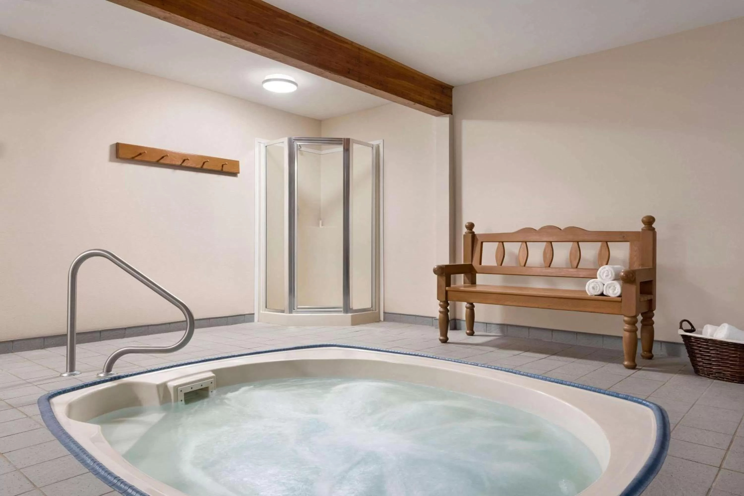 Hot Tub in Travelodge by Wyndham McBride