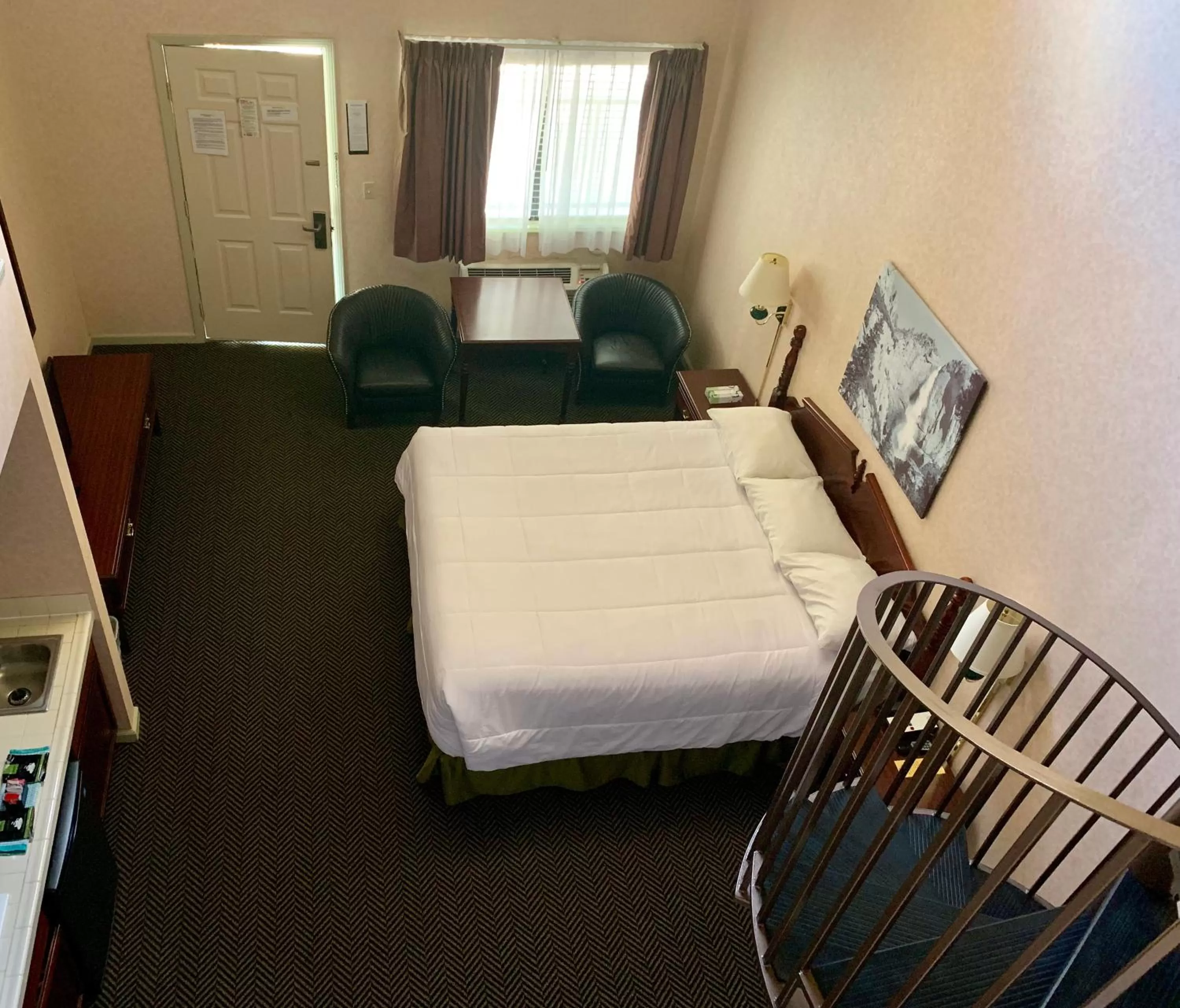 Bed in Yosemite View Lodge