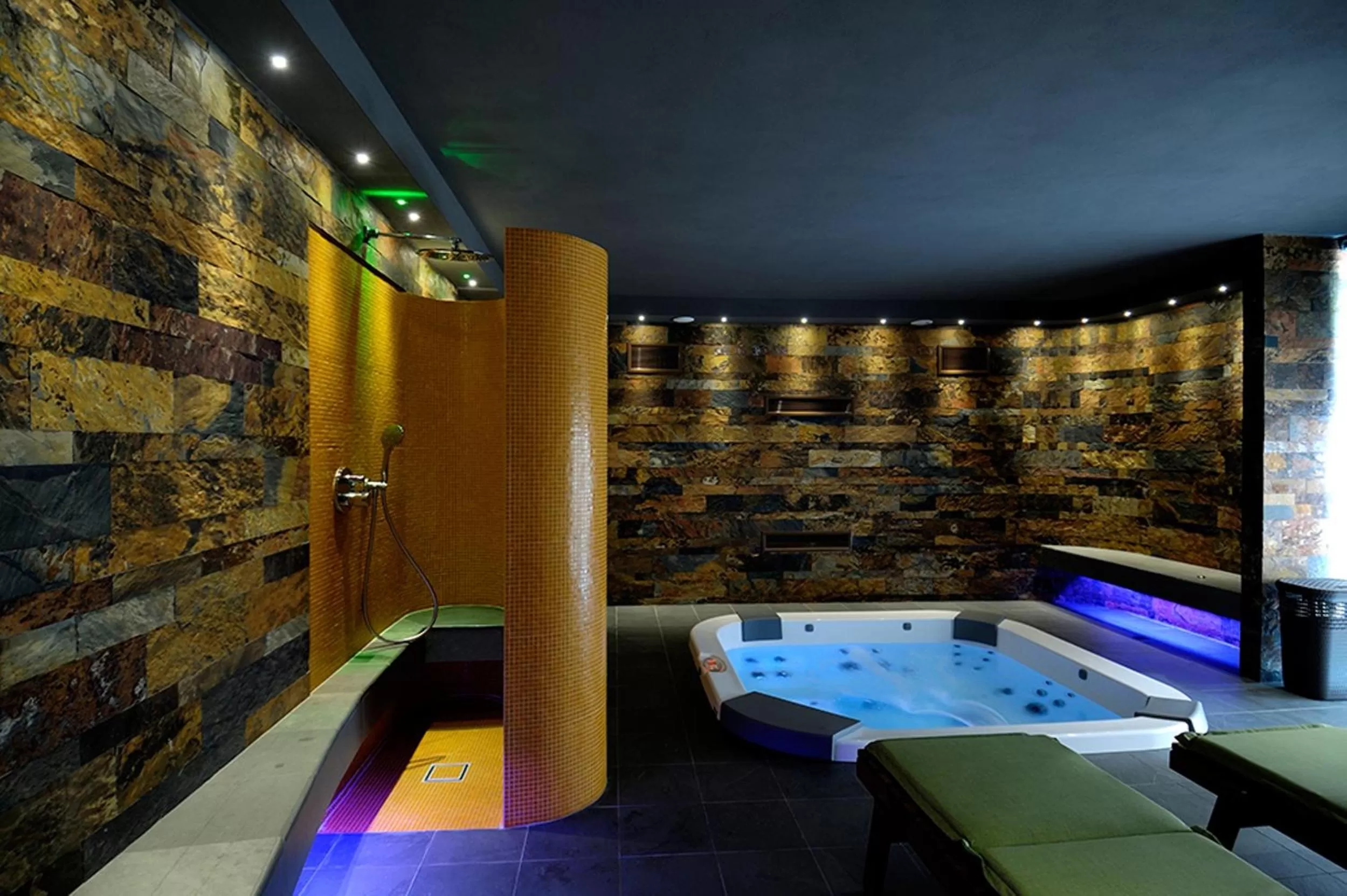 Hot Tub in Lucca in Azzurro Maison de Charme