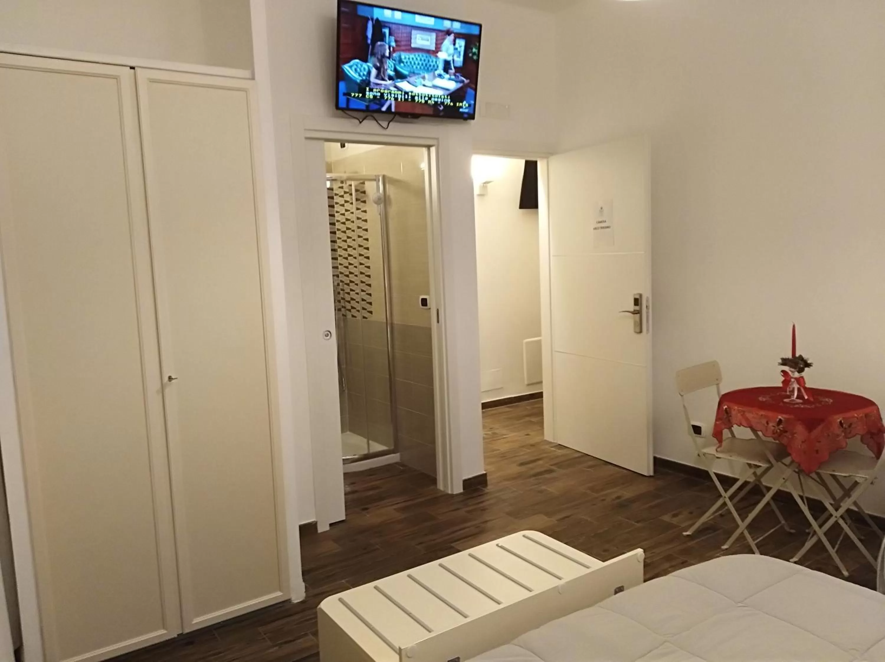 Bathroom, TV/Entertainment Center in DomuS al Corso B&B