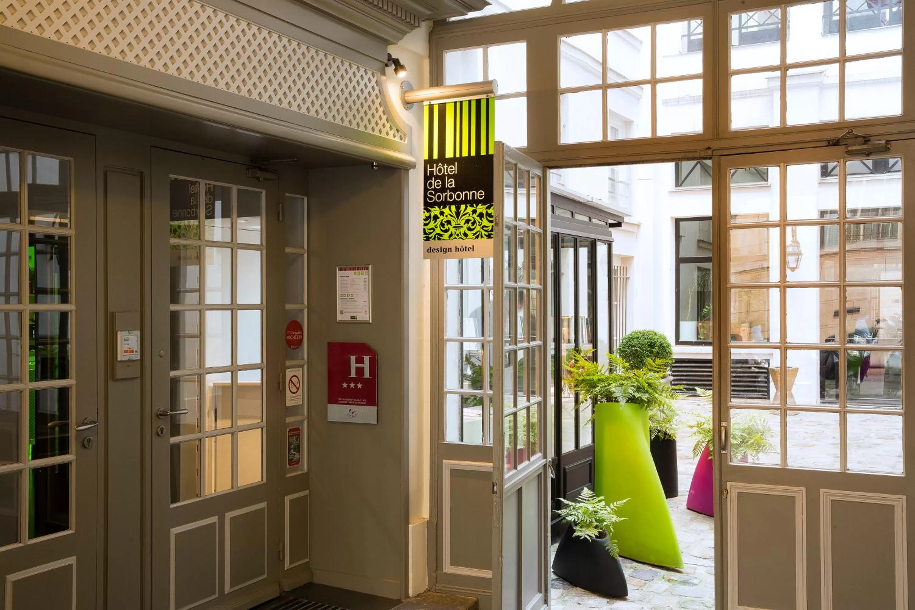 Facade/entrance in Hotel Design Sorbonne