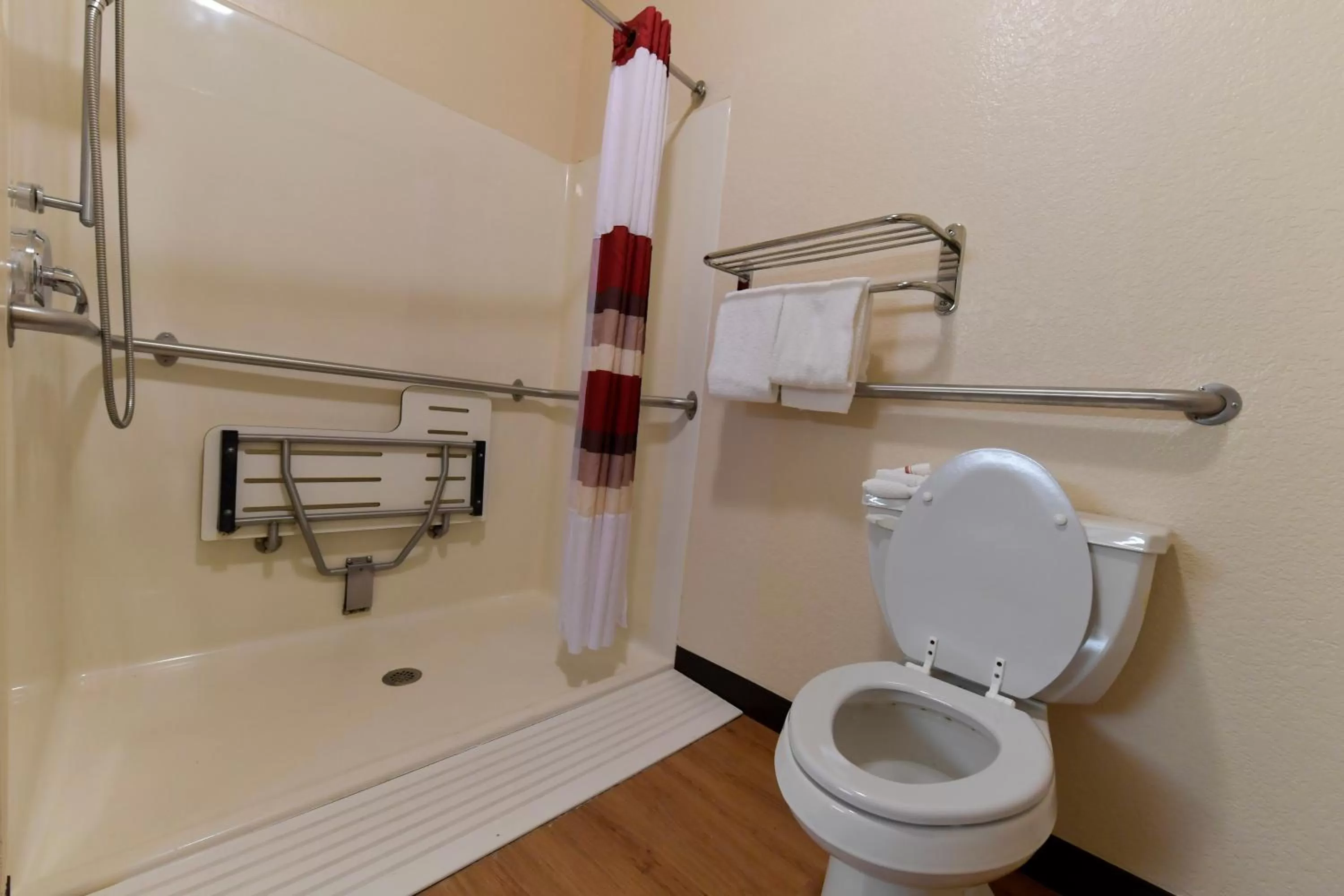 Bathroom in Baymont Inn & Suites by Wyndham Lincoln NE