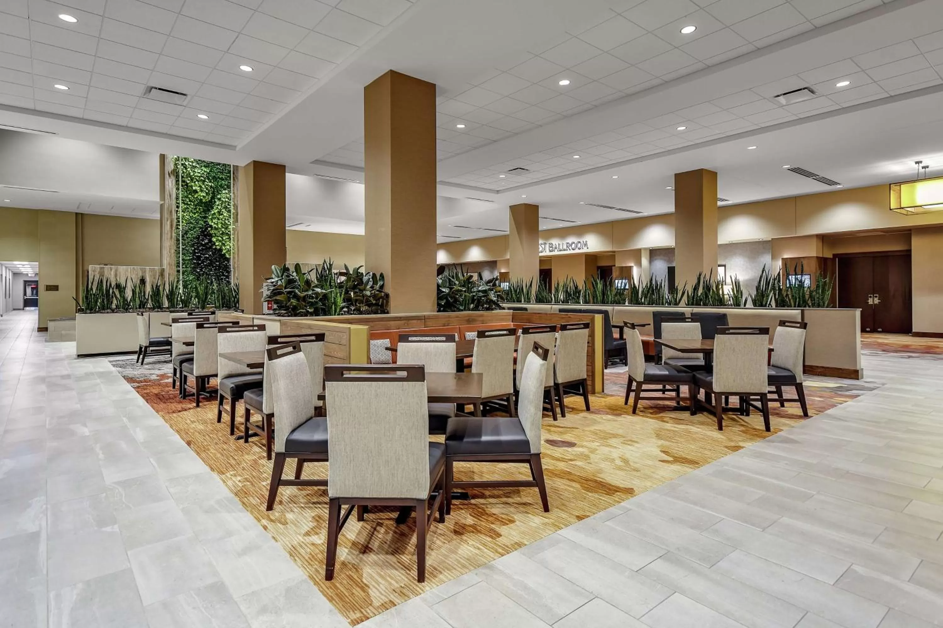 Breakfast in Embassy Suites by Hilton Jonesboro Red Wolf Convention Center