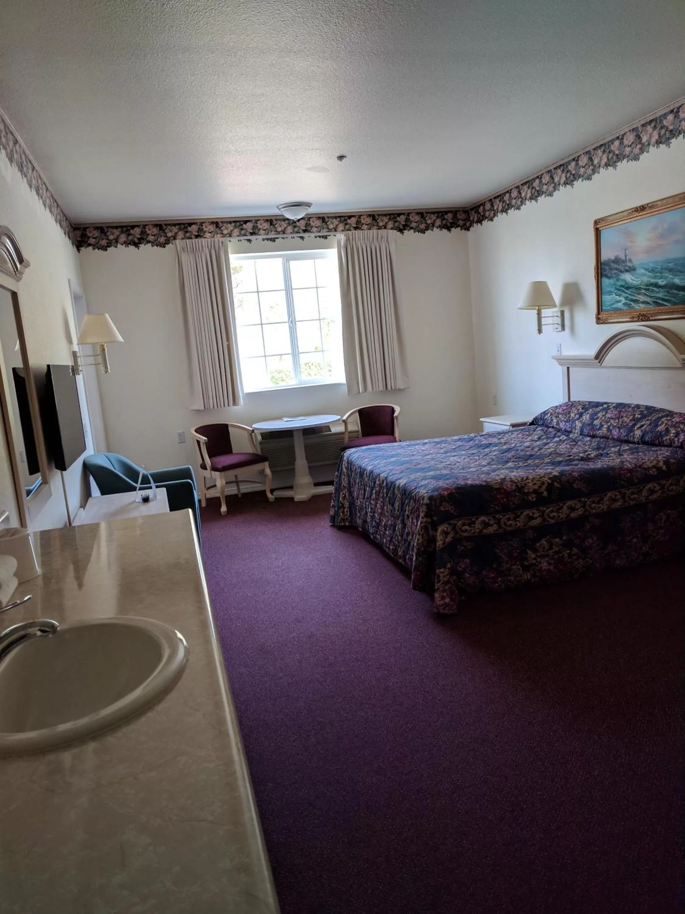 Bedroom, Bed in Lighthouse Inn