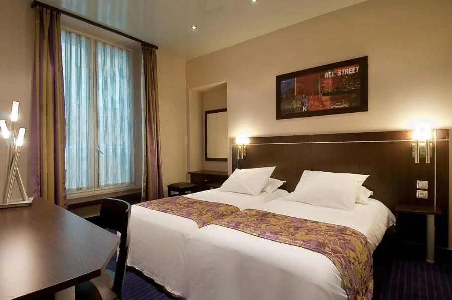 Superior Twin Room in Hotel Choiseul Opera