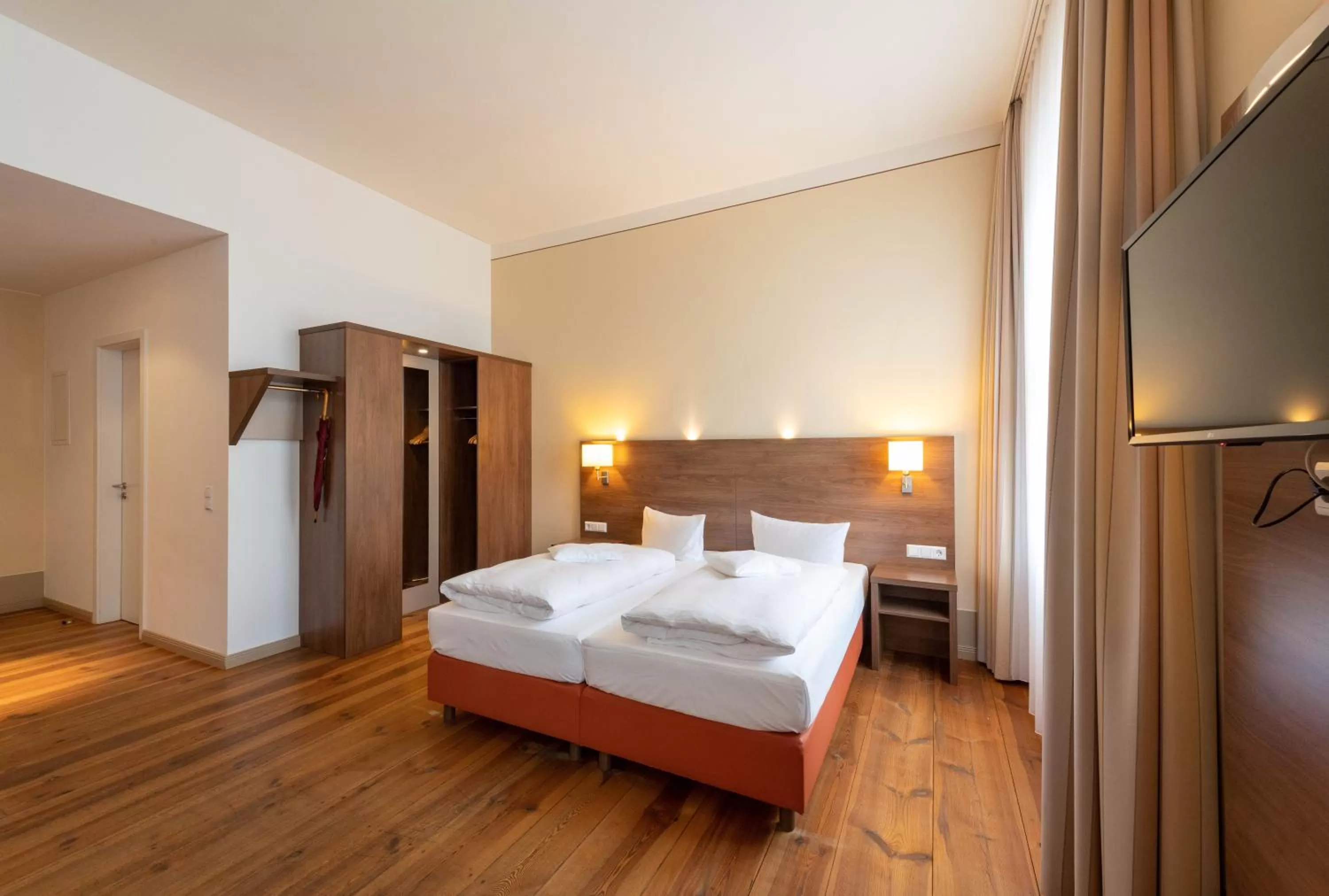 Photo of the whole room, Bed in Hotel am Großen Waisenhaus