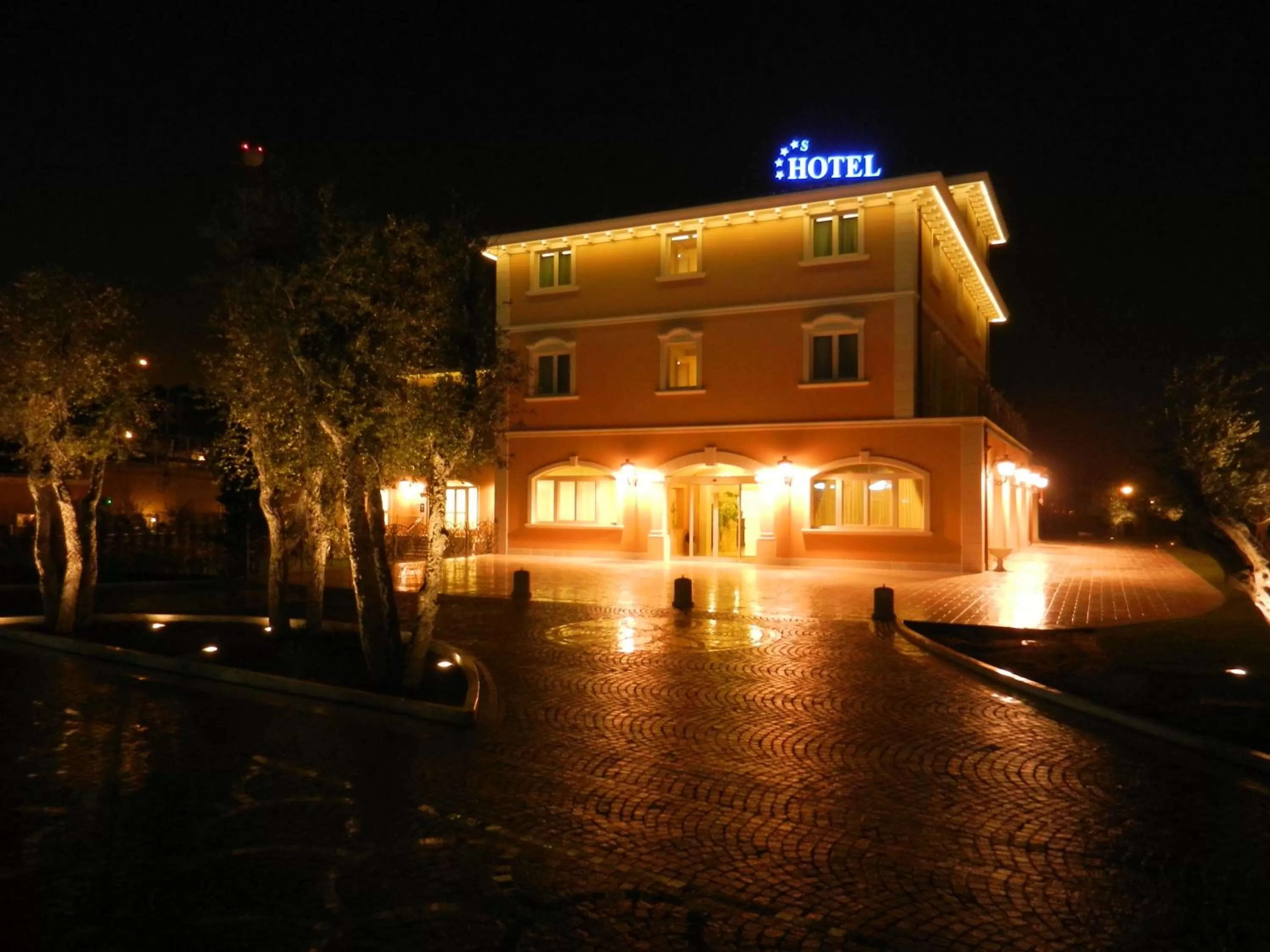 Property building in Hotel Villa Michelangelo