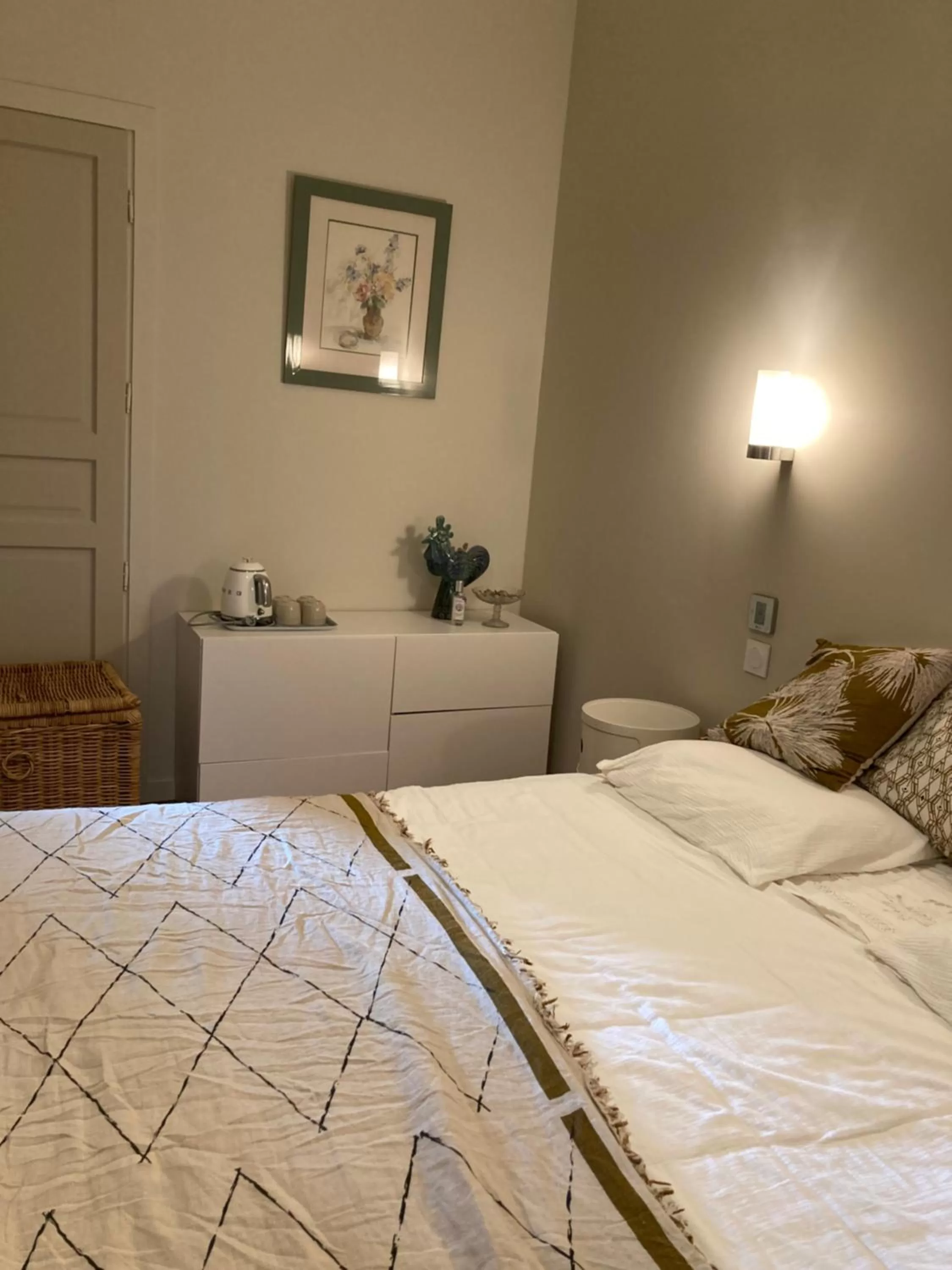 Photo of the whole room, Bed in La villa des Amandiers