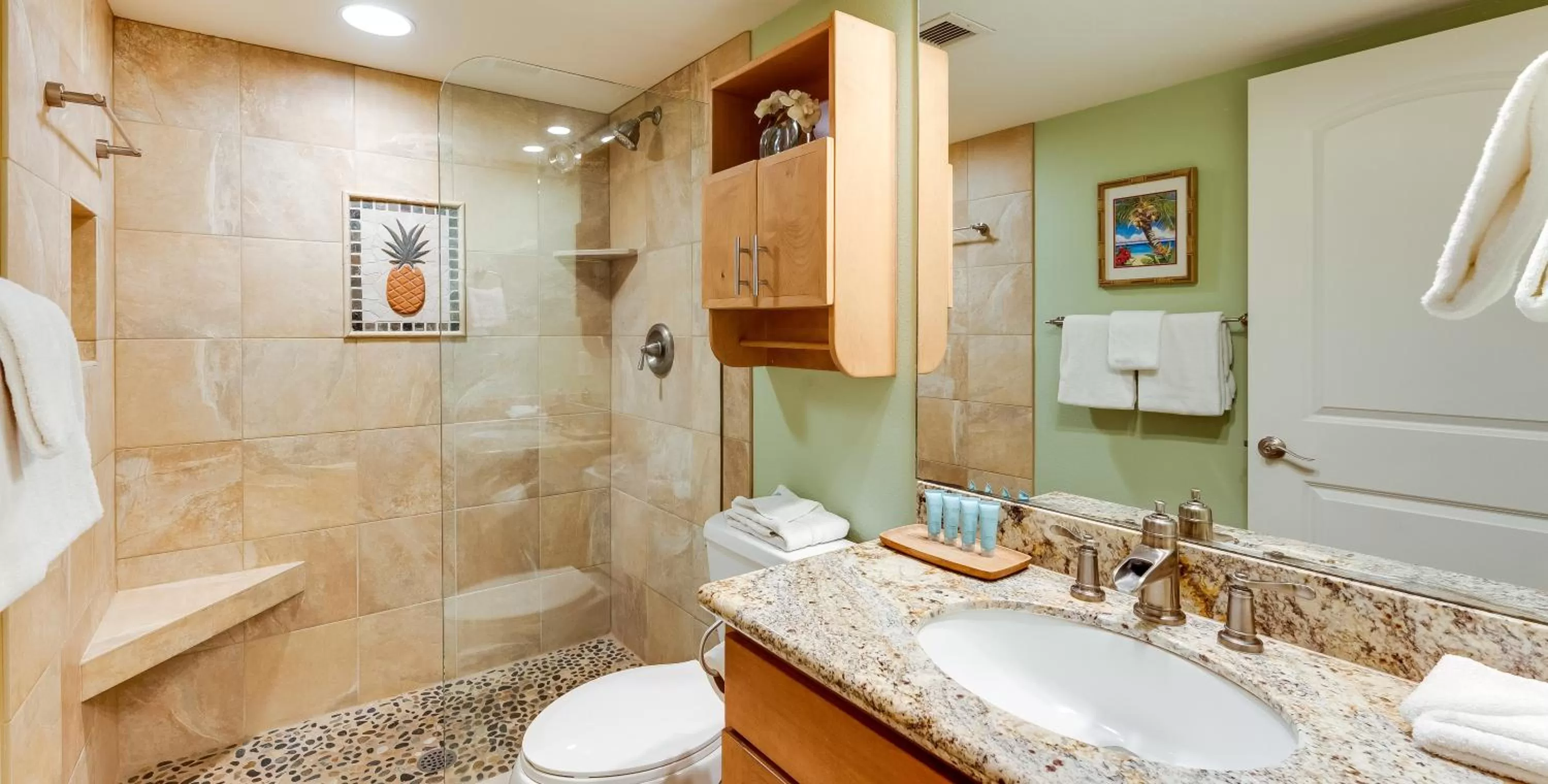 Bathroom in Castle Maui Banyan