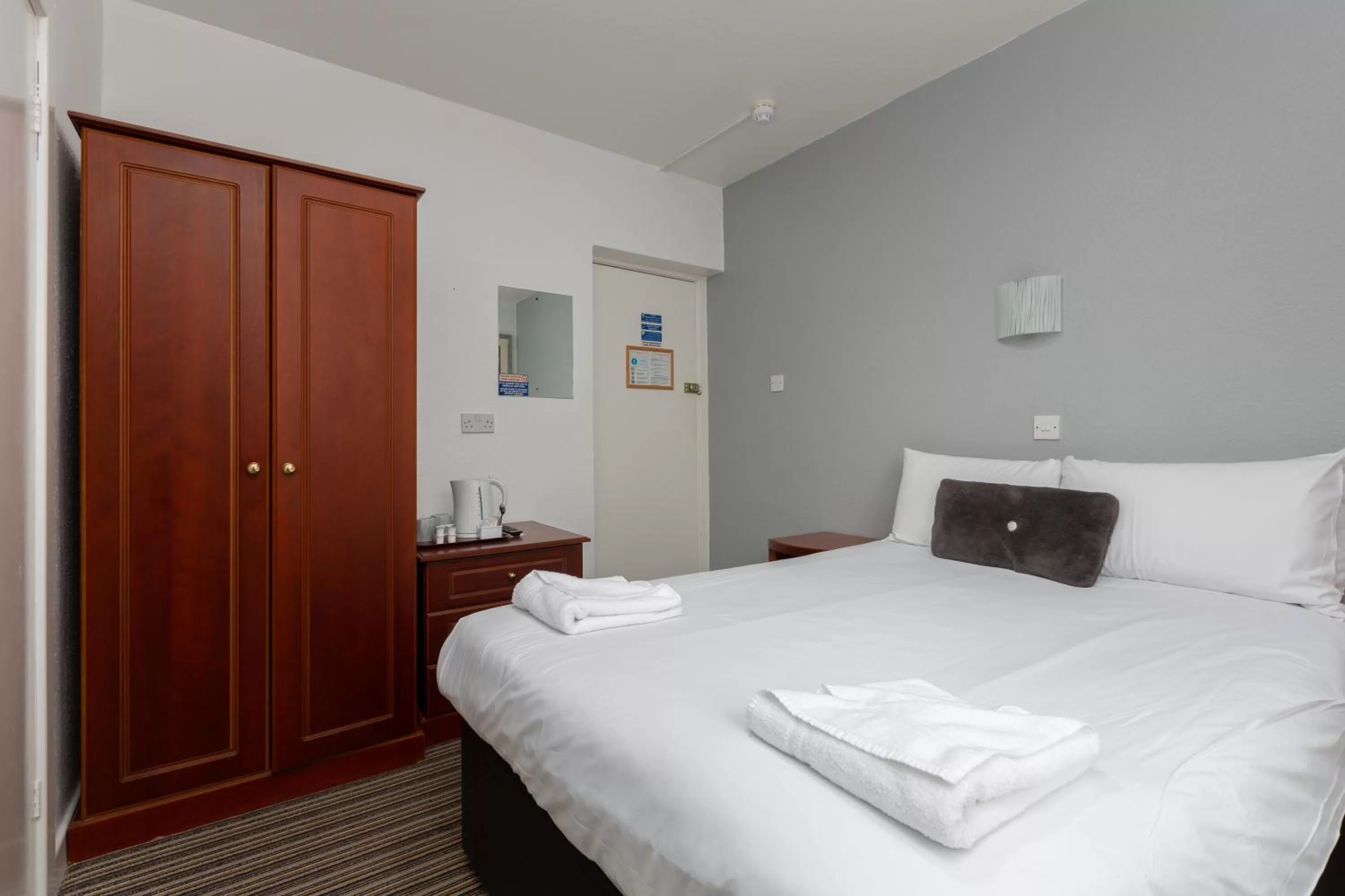 Bedroom, Bed in The Sandringham Court Hotel & Sports Bar-Groups Welcome here-High Speed Wi-Fi