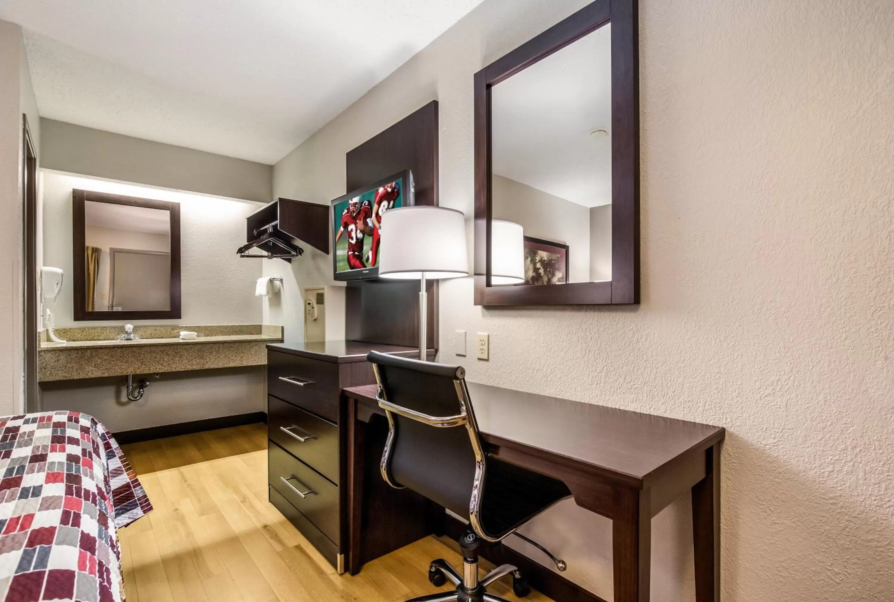 Bedroom, Bed in Red Roof Inn Lexington