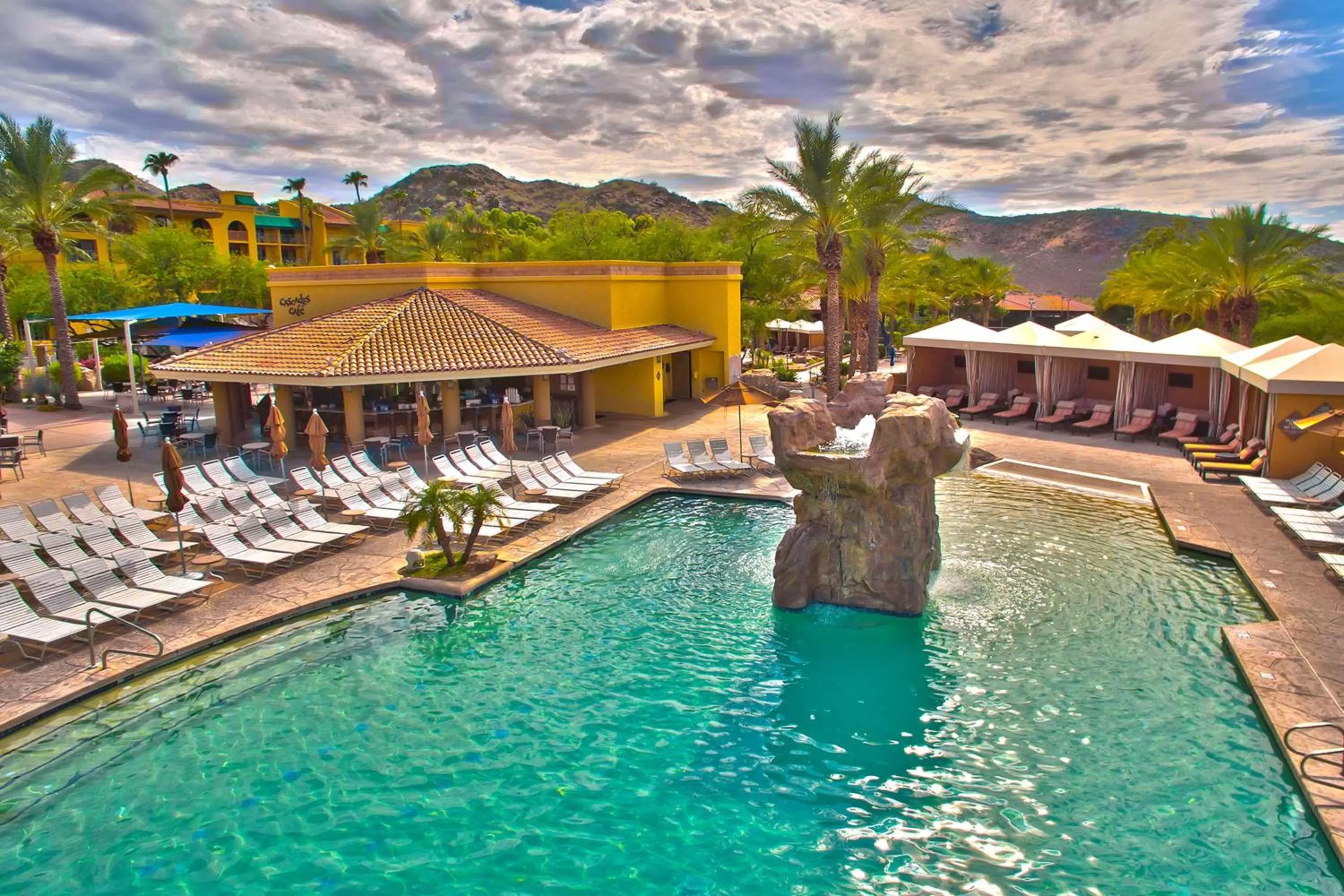 Pool view in Hilton Phoenix Tapatio Cliffs Resort