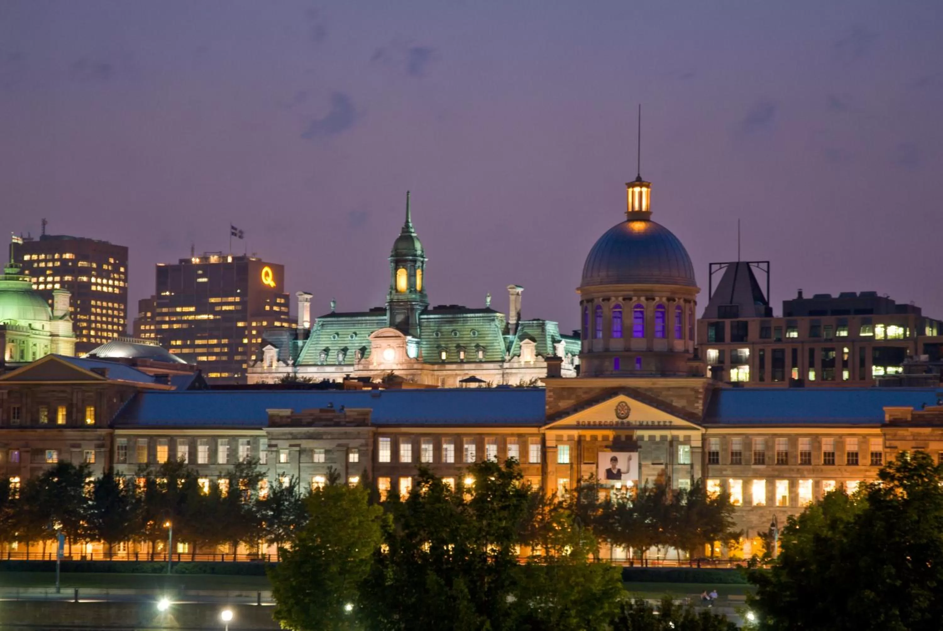 Nearby landmark in Holiday Inn Montreal Centre Ville Downtown by IHG