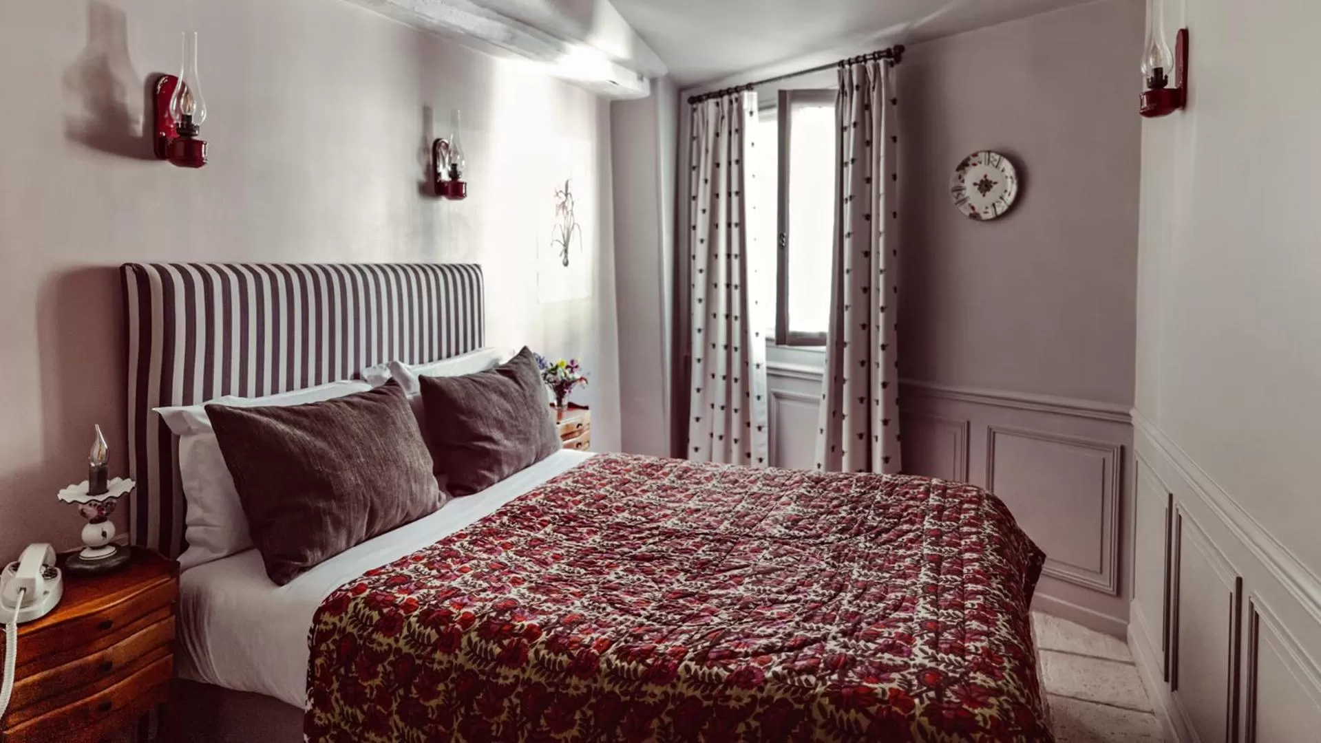 Photo of the whole room, Bed in Maison Saintonge