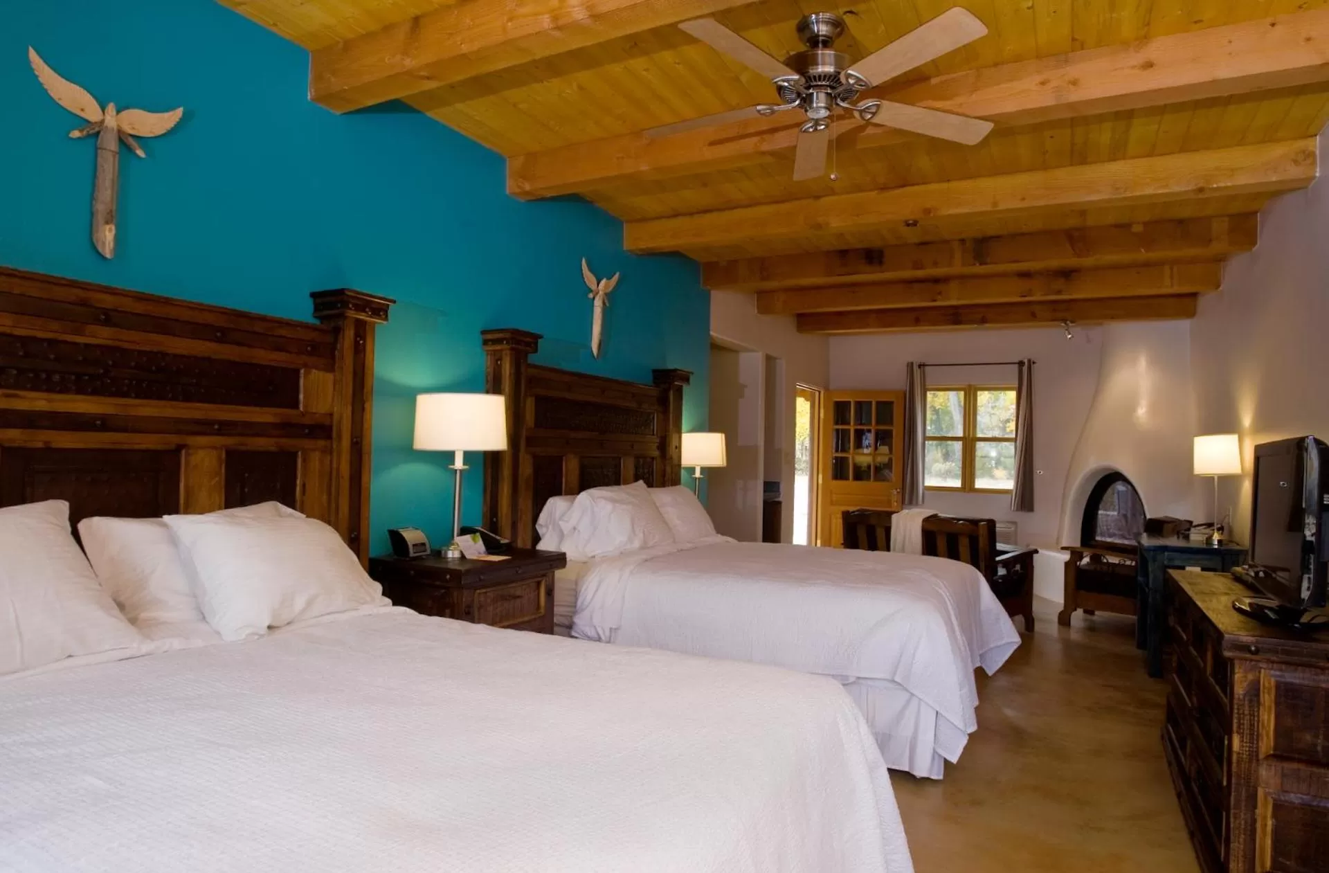 Photo of the whole room, Bed in Abiquiu Inn