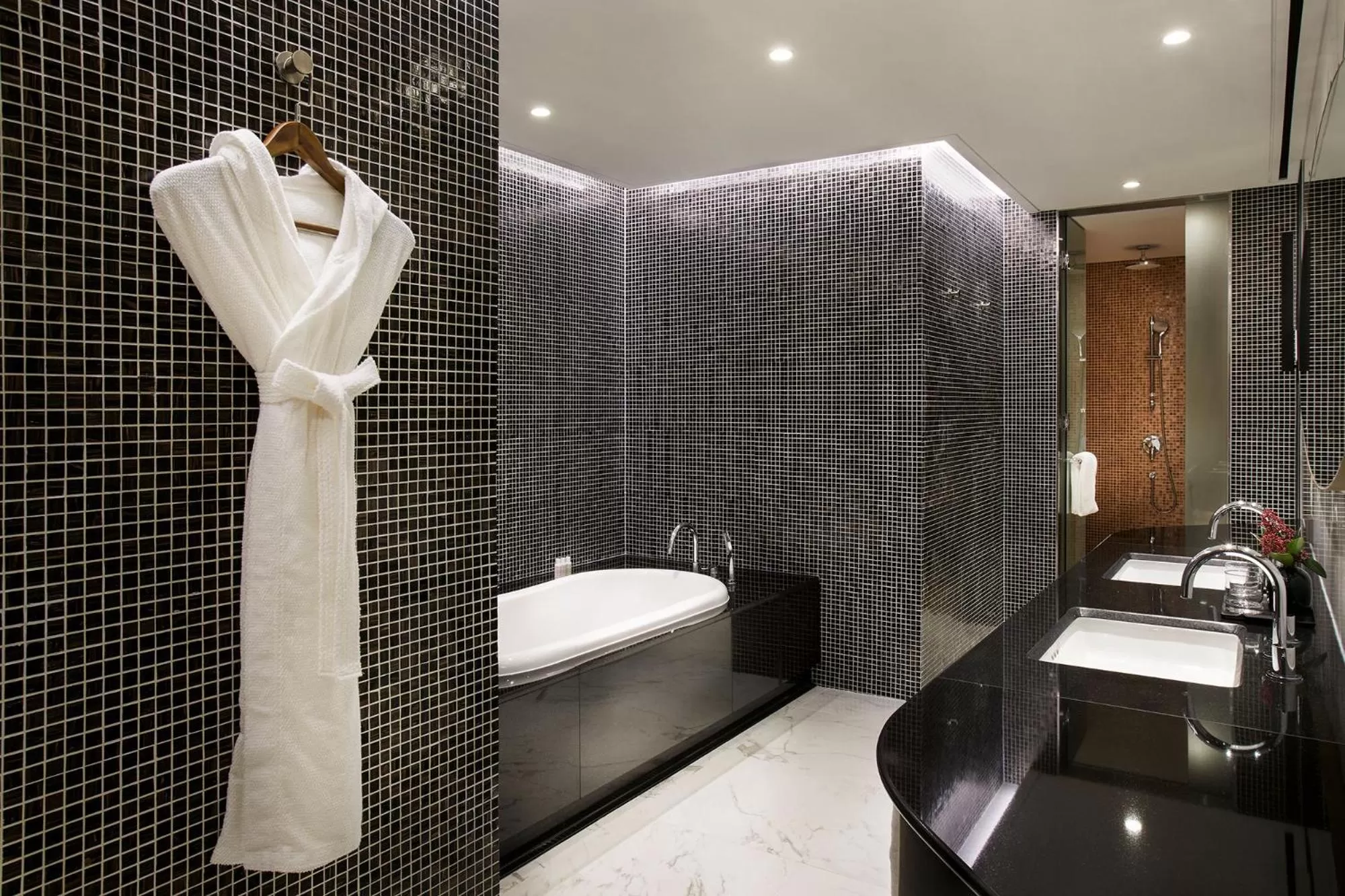 Shower in L7 GANGNAM by LOTTE HOTELS
