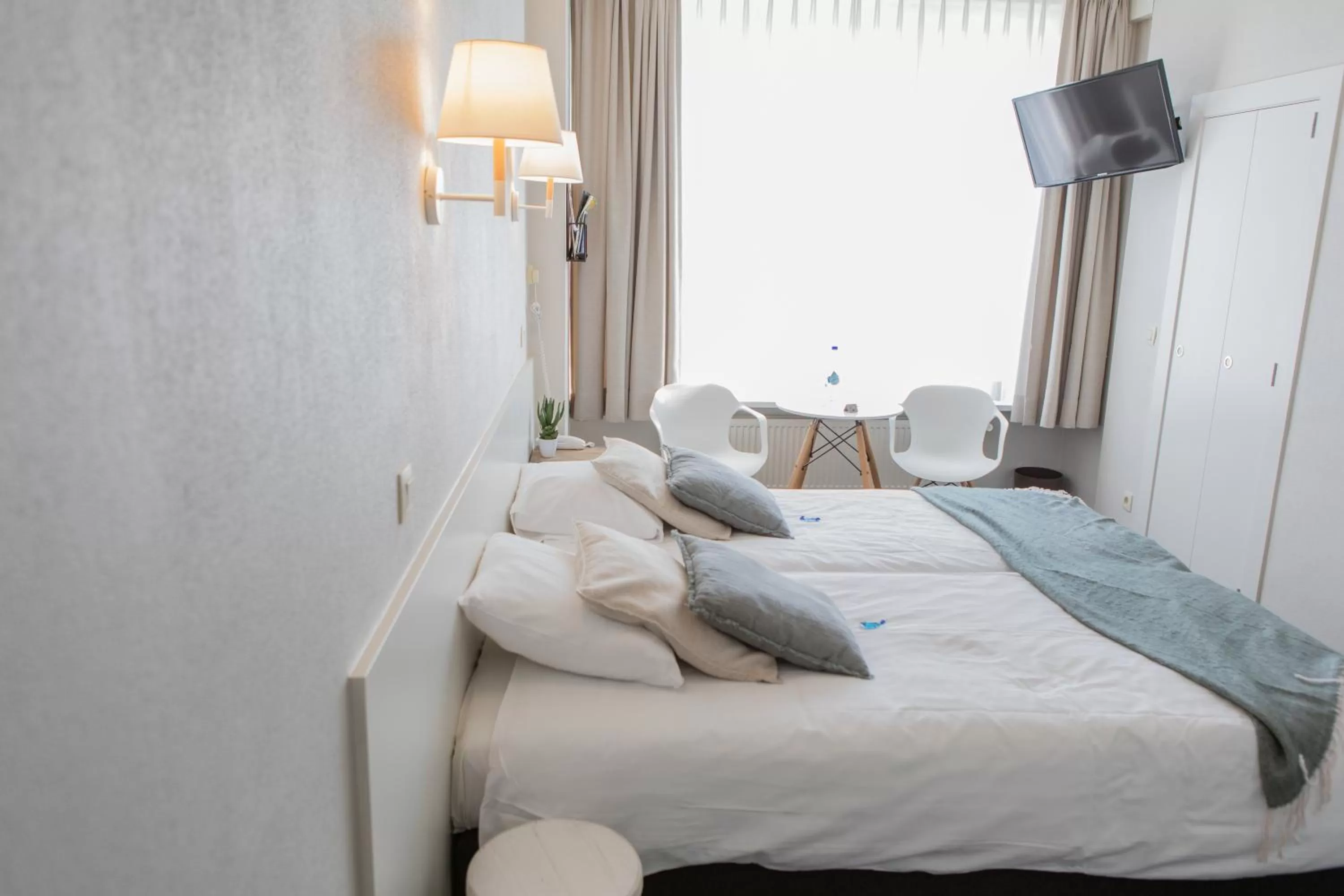 Standard Double Room with Harbor View in Hotel du Bassin